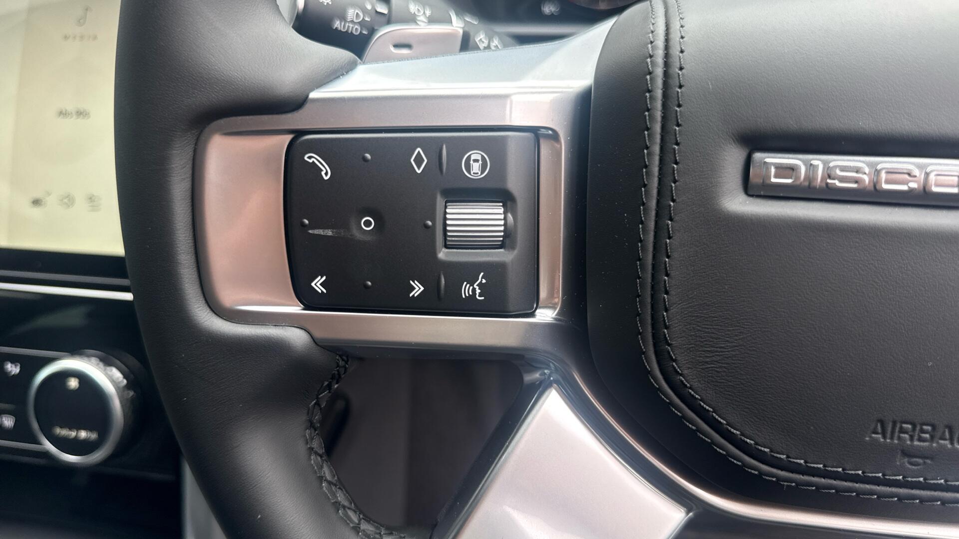 Land Rover Discovery view 36