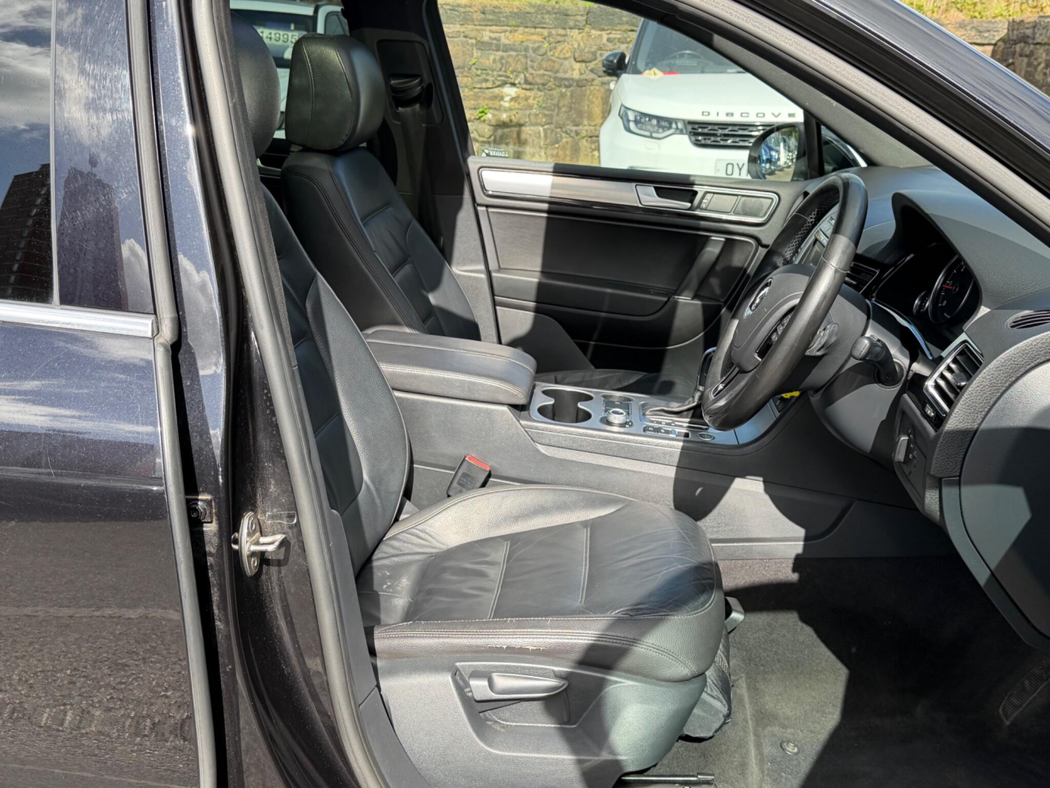 Volkswagen Touareg view 16