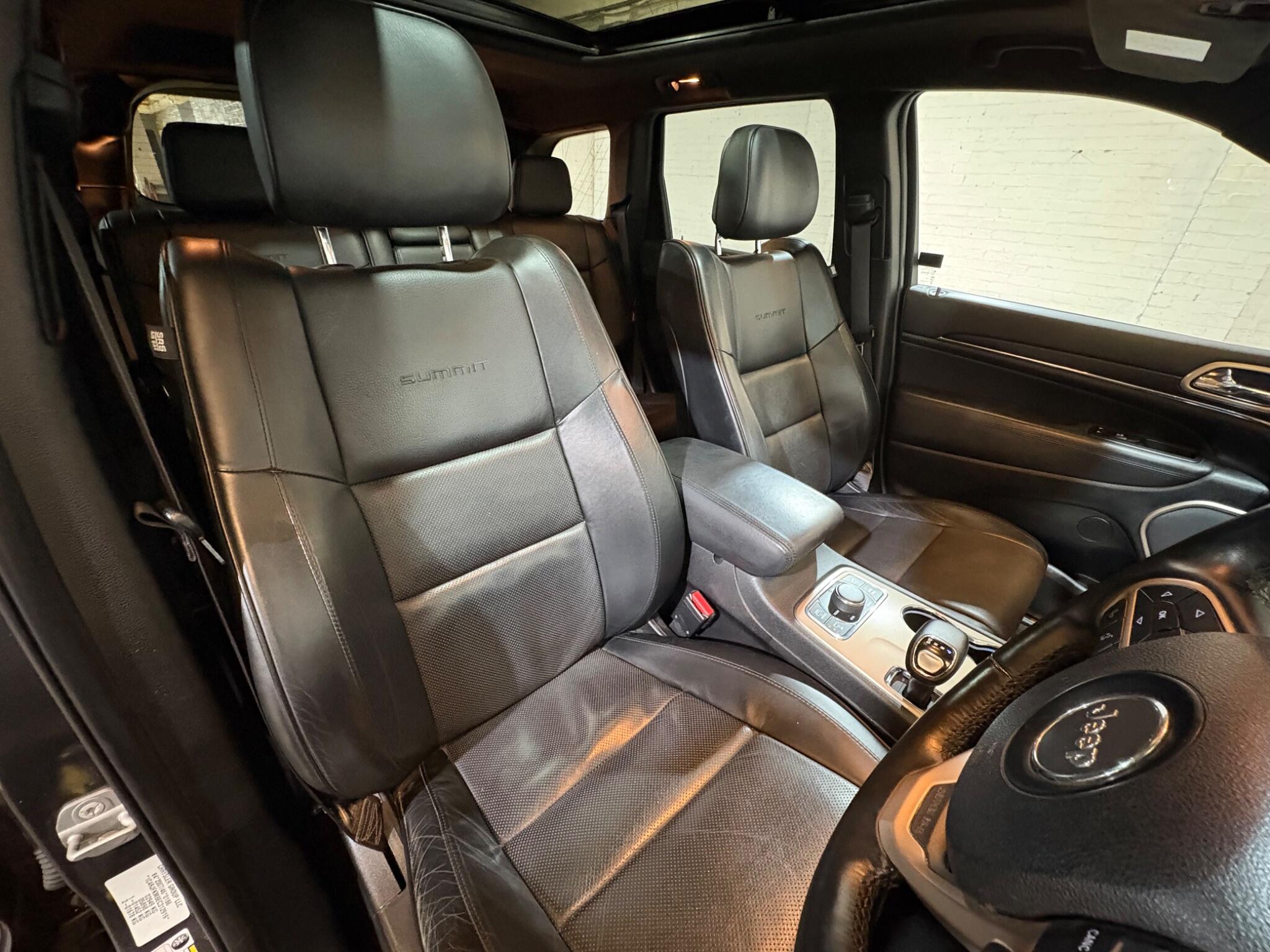 Jeep Grand Cherokee view 5