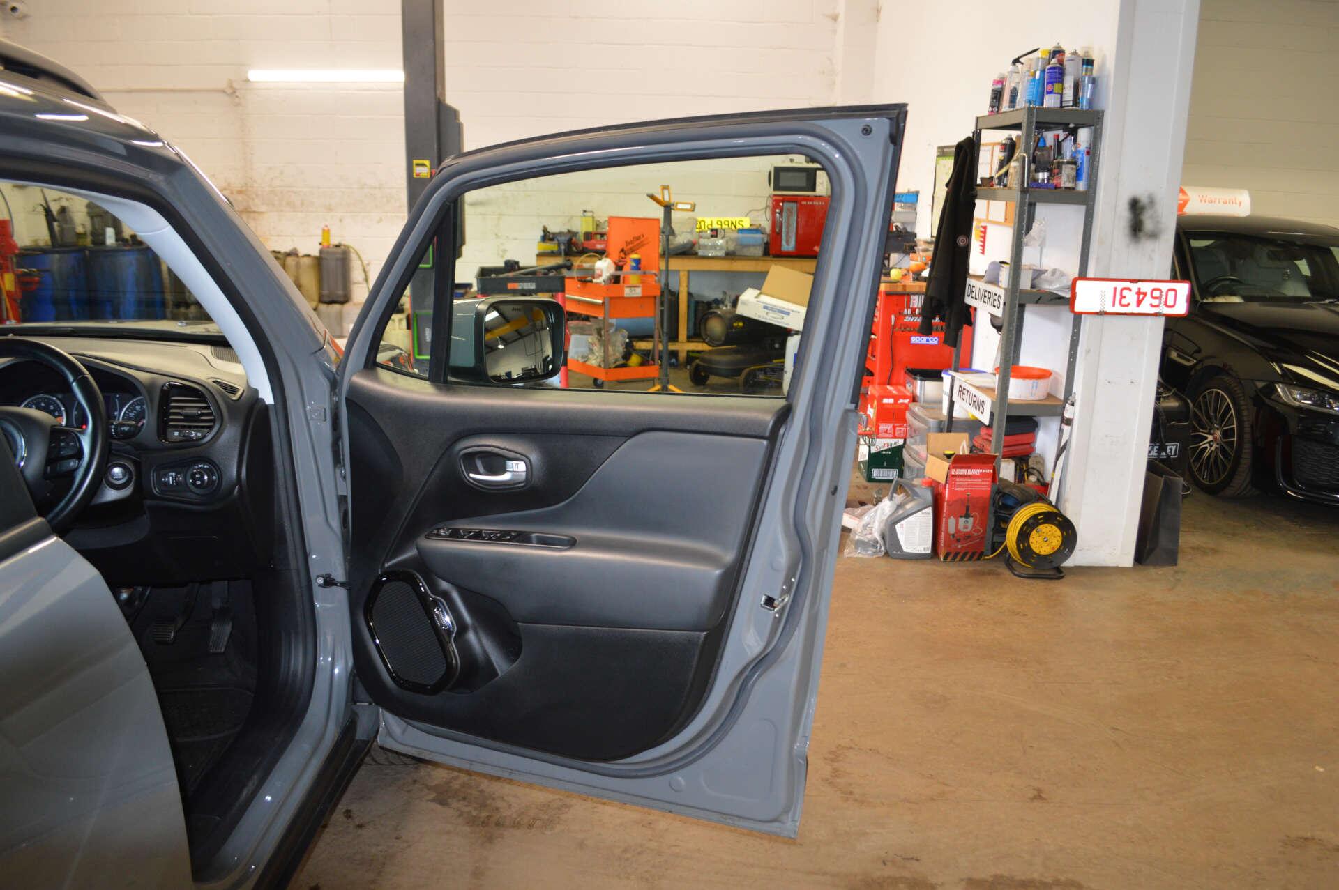 Jeep Renegade view 35