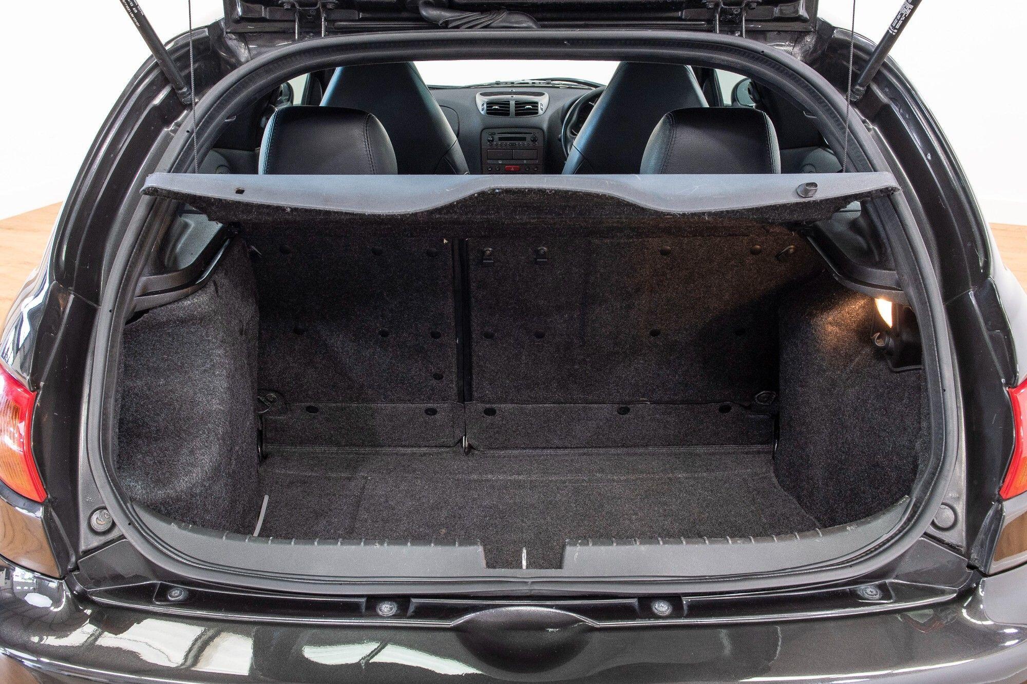 Alfa Romeo 147 view 31