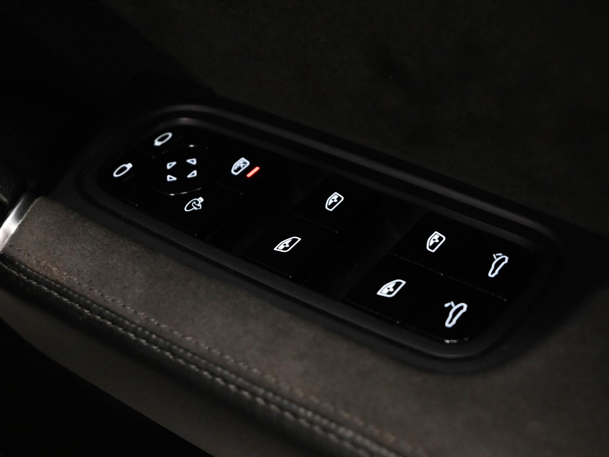 Porsche Cayenne view 40
