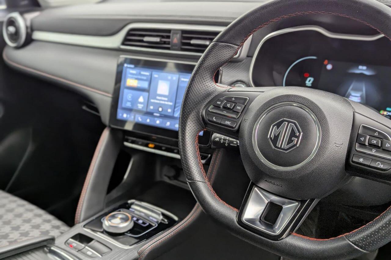 MG ZS view 34