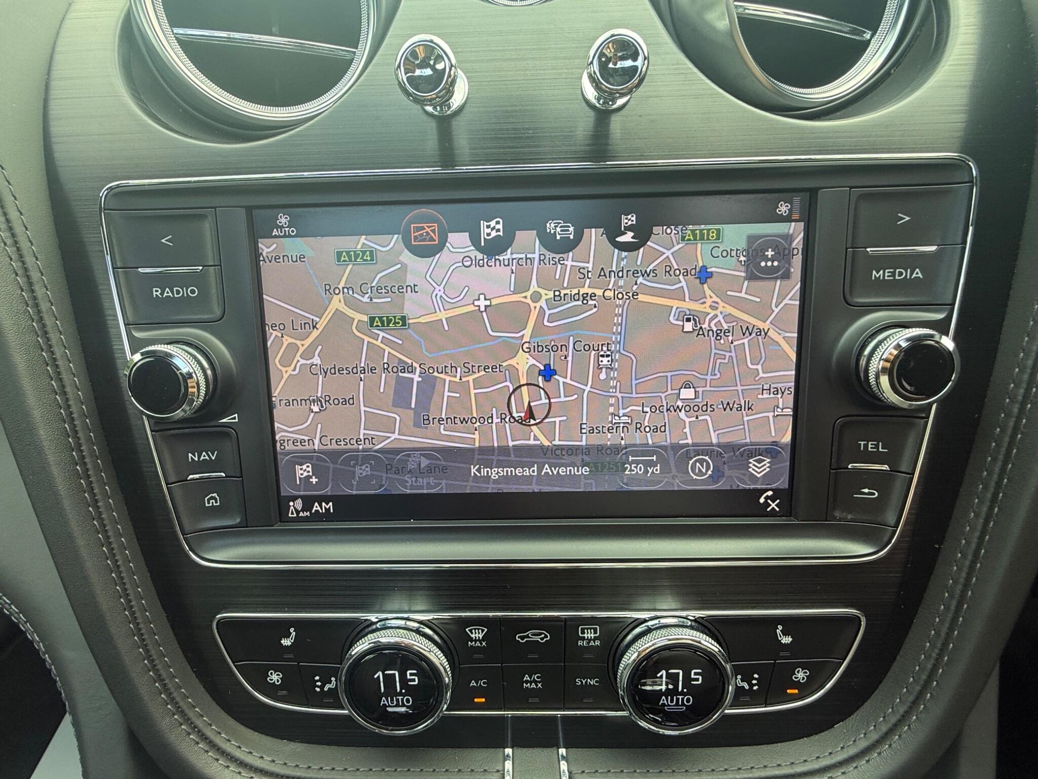 Bentley Bentayga view 26