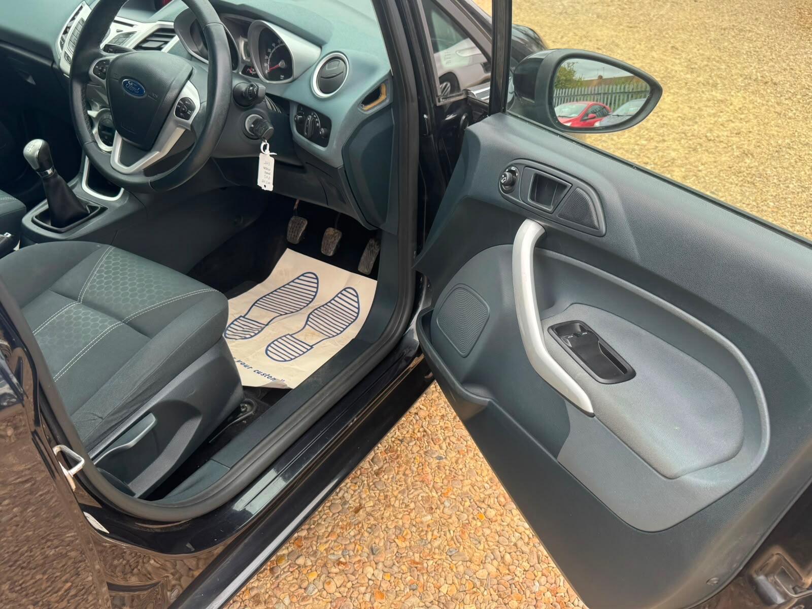Ford Fiesta view 22