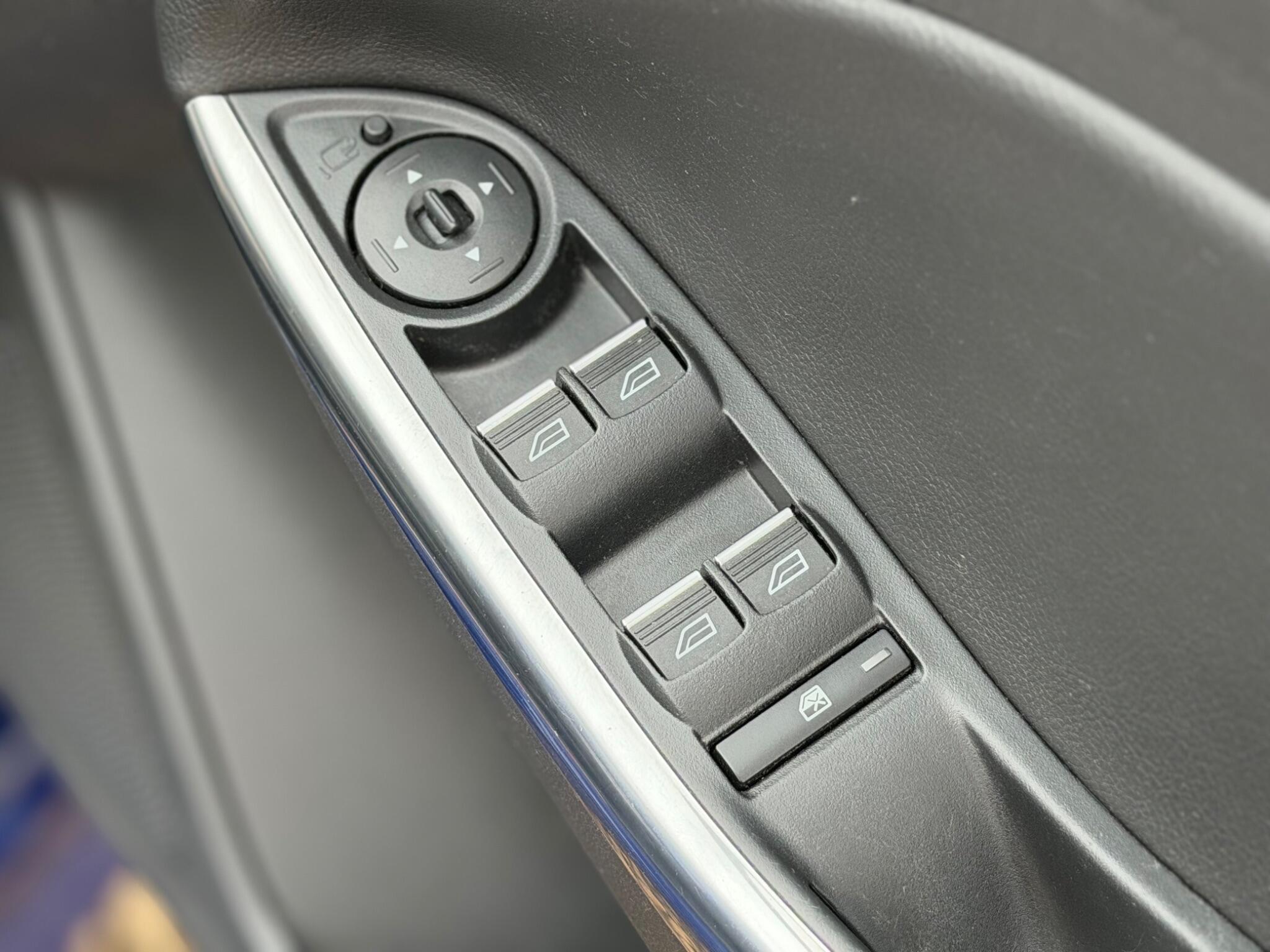 Ford Focus view 48