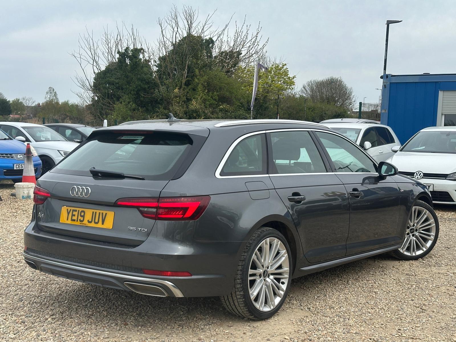 Audi A4 Avant view 3