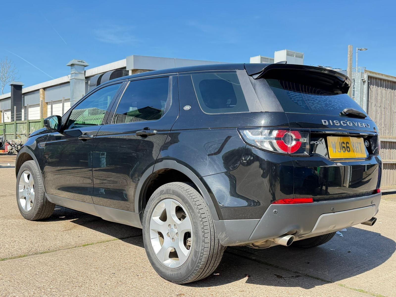 Land Rover Discovery Sport view 4