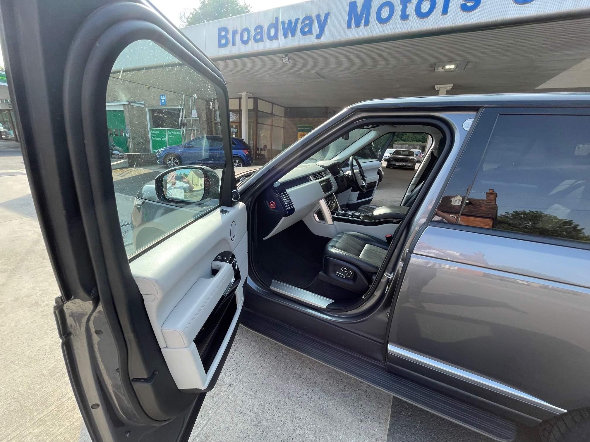 2014 Land Rover Range Rover 4.4 SD V8 Vogue Auto 4WD Euro 5 5dr • 90,000 miles image 12