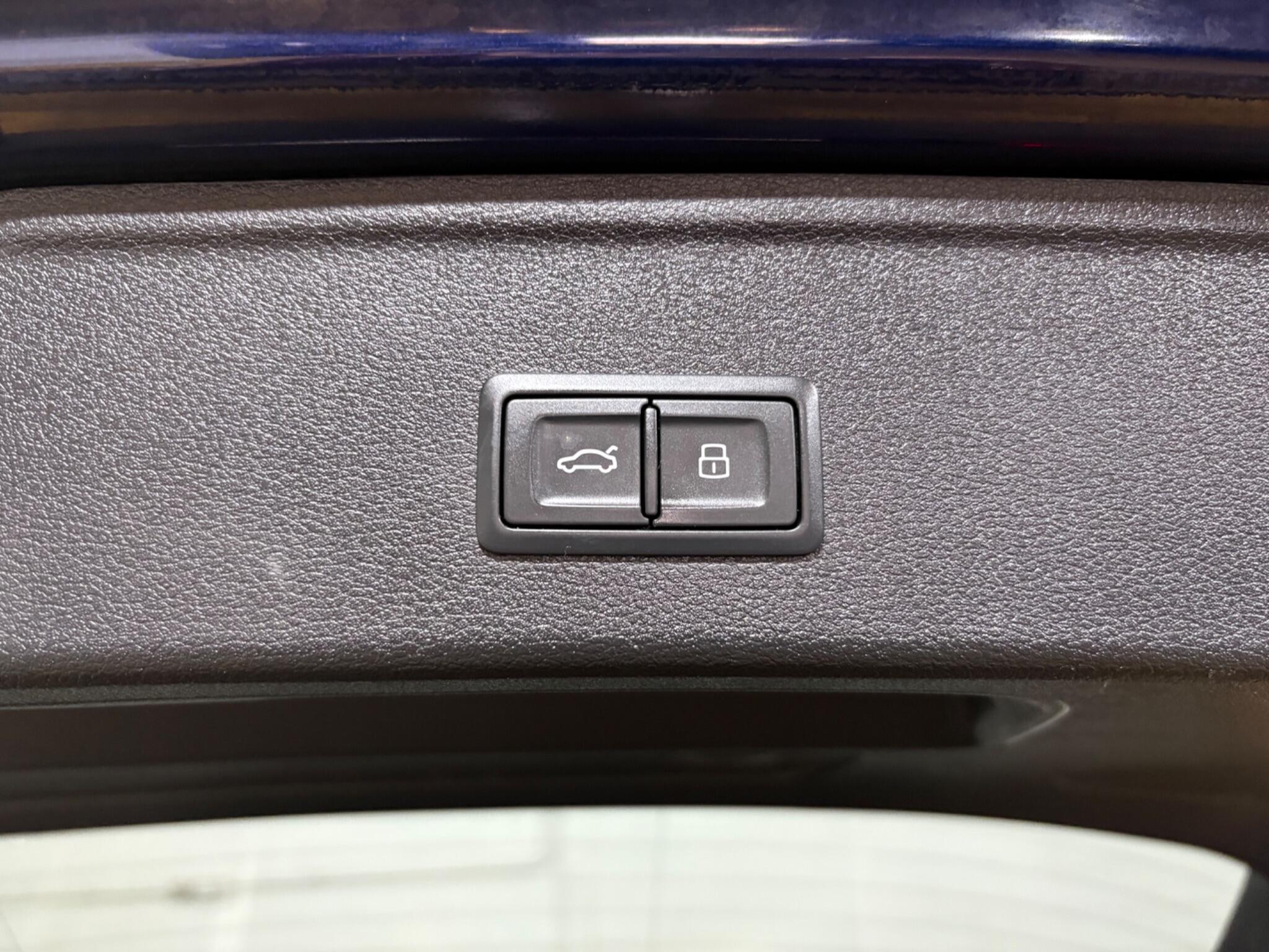 Audi RS4 Avant view 70