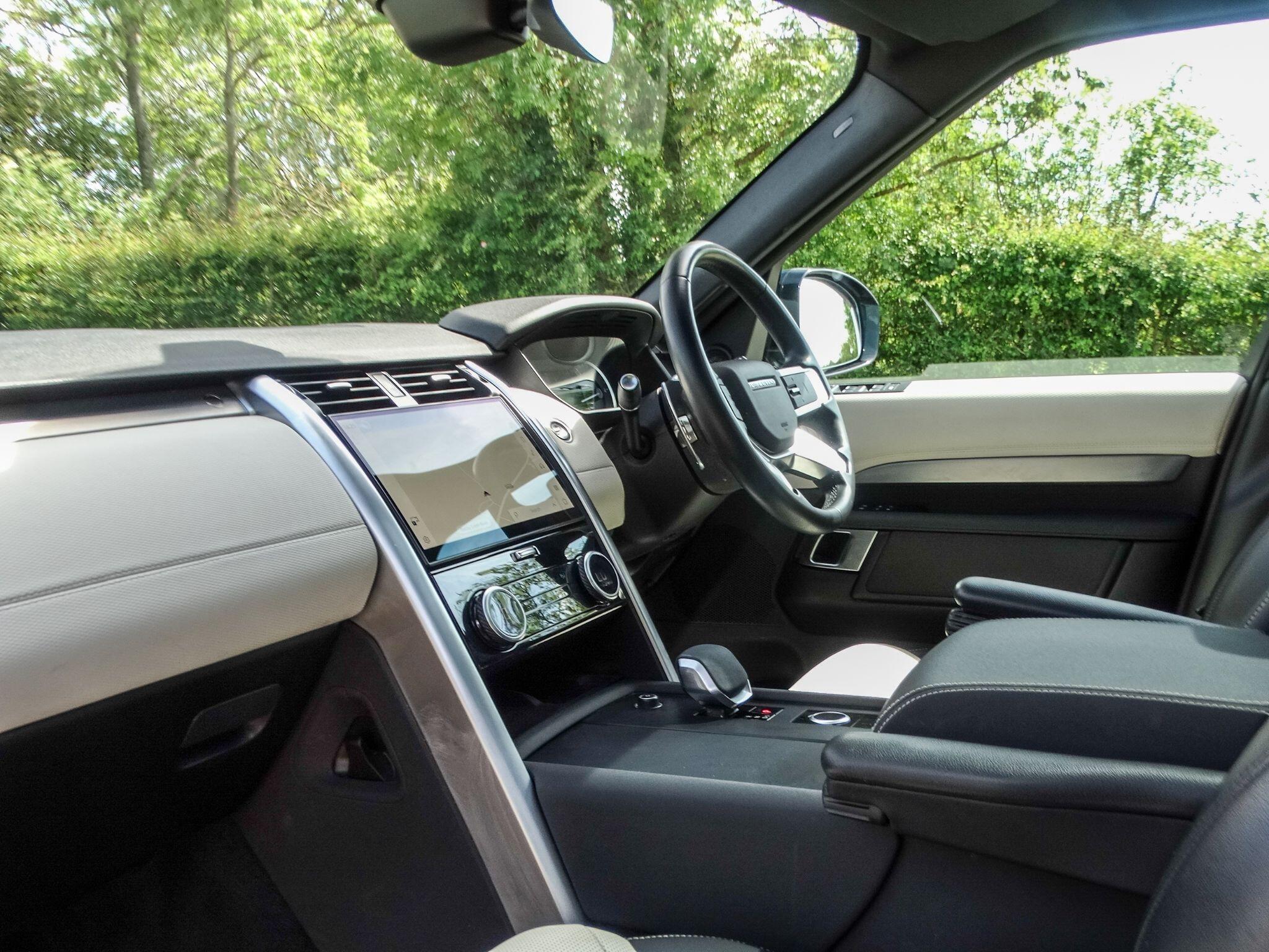 Land Rover Discovery 3 view 16