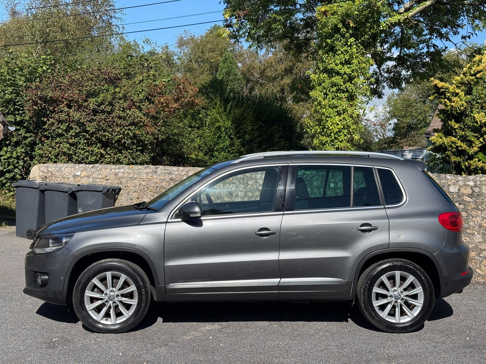 Volkswagen Tiguan view 5
