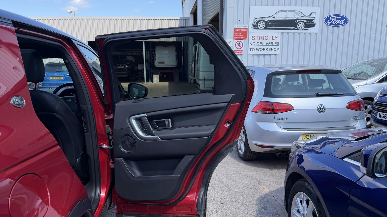 Land Rover Discovery Sport view 22