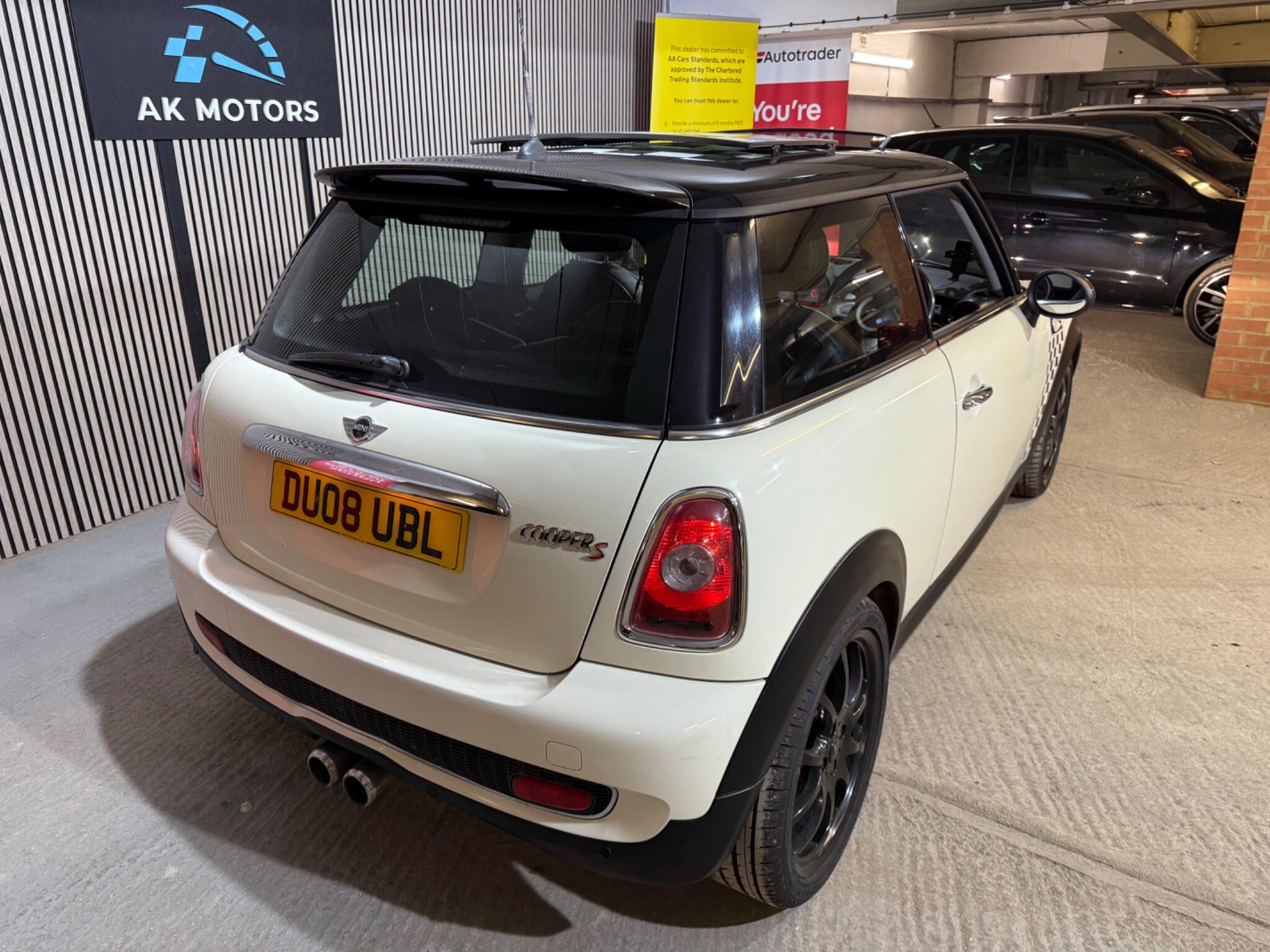 2008 MINI Hatch image 14