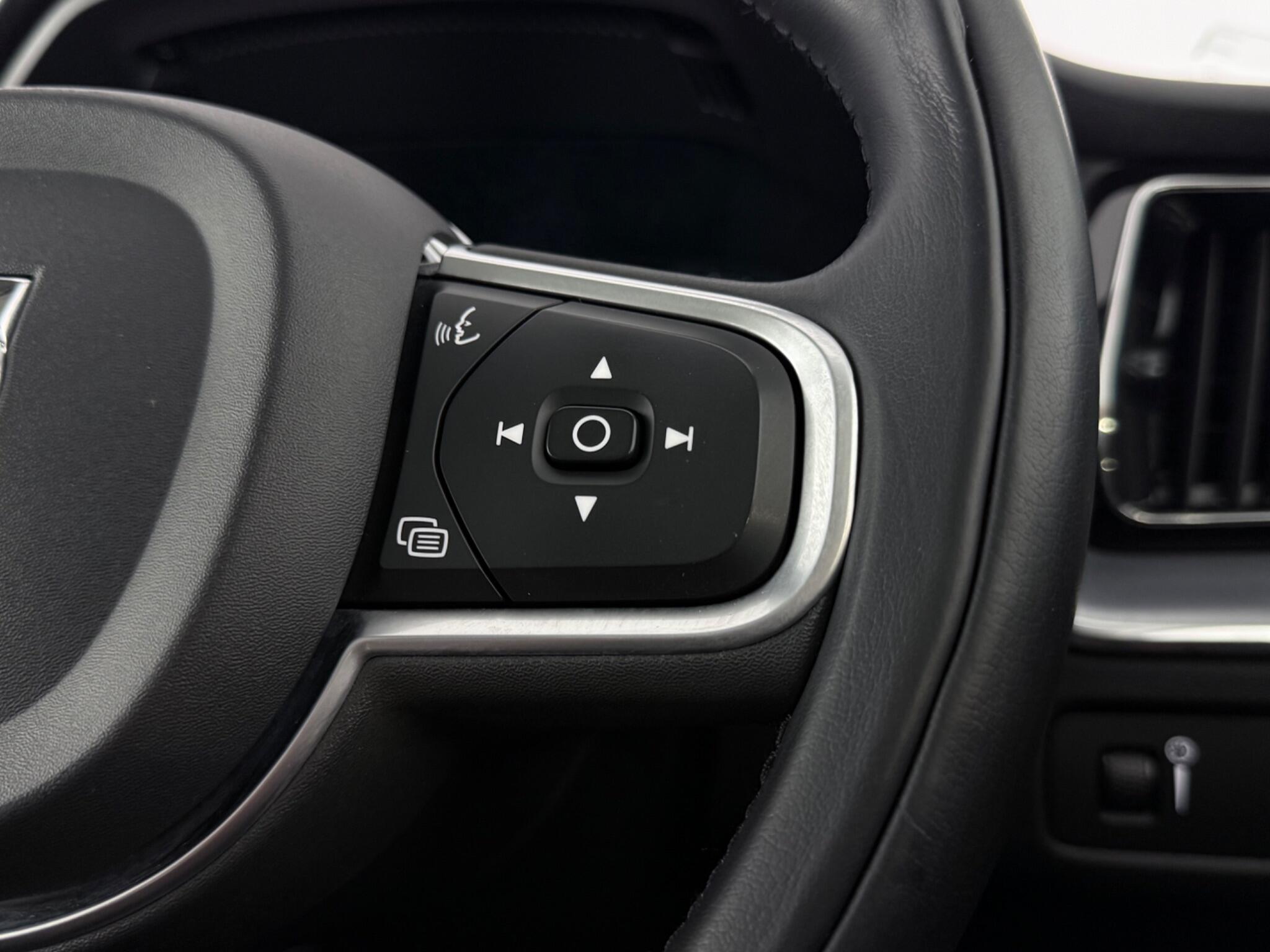 Volvo XC60 view 13