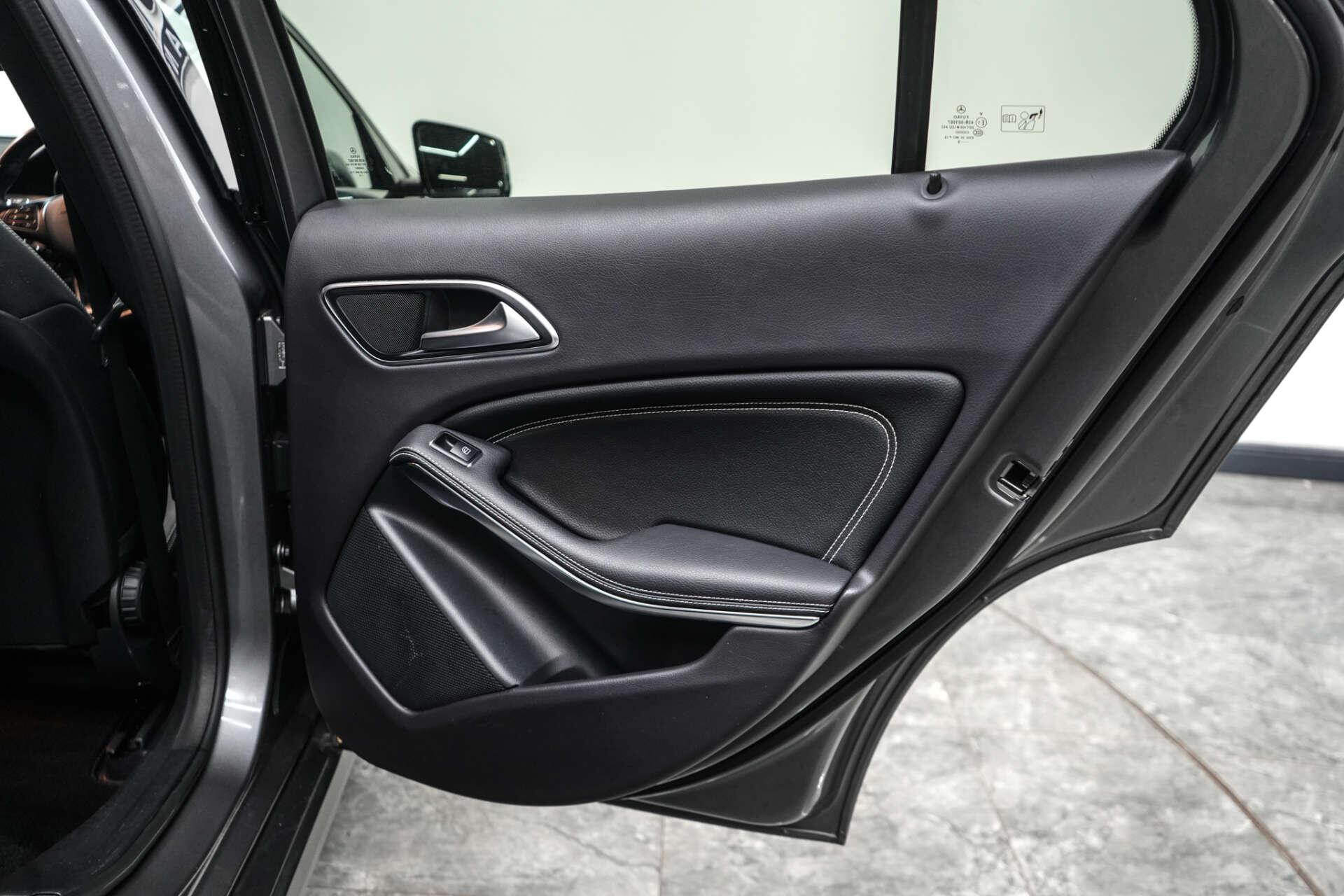 Mercedes-Benz Gla view 20