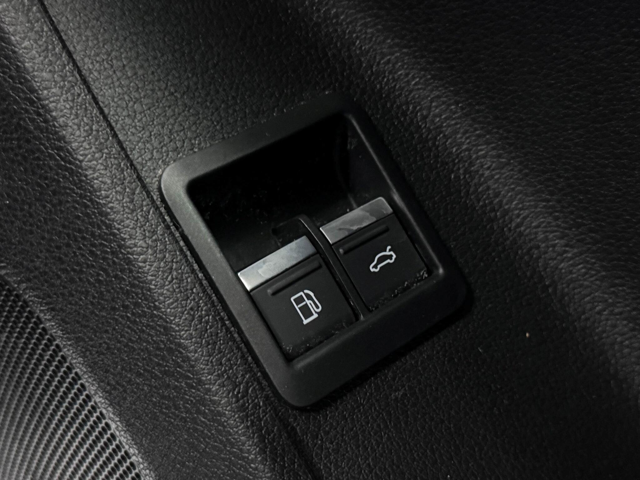 Audi Q3 view 16