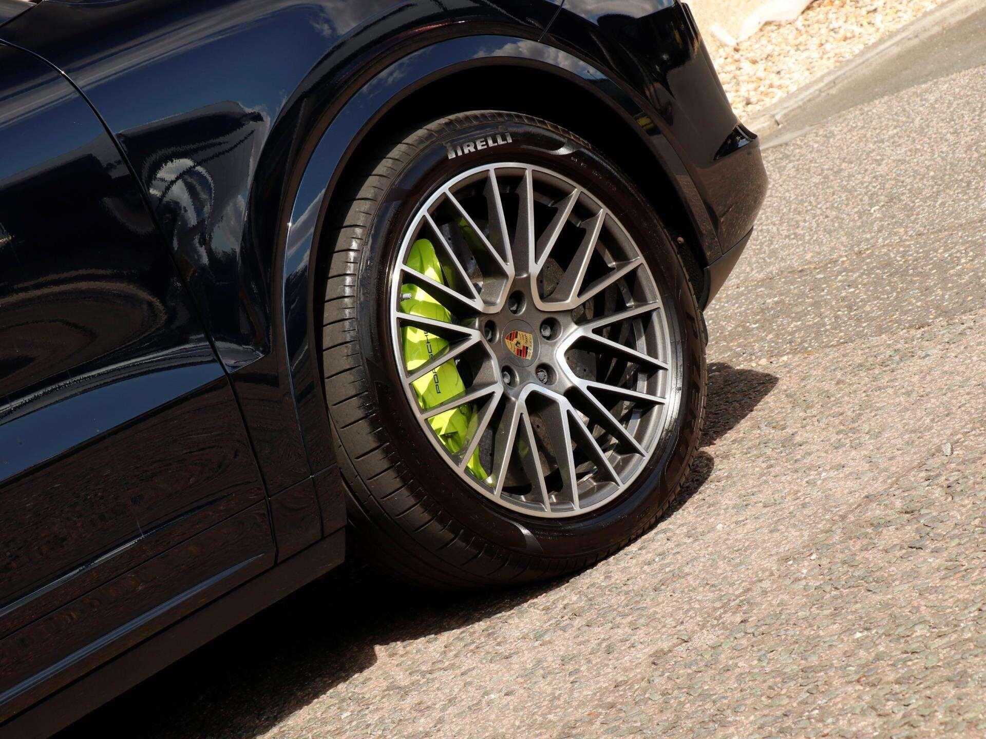 Porsche Cayenne view 33