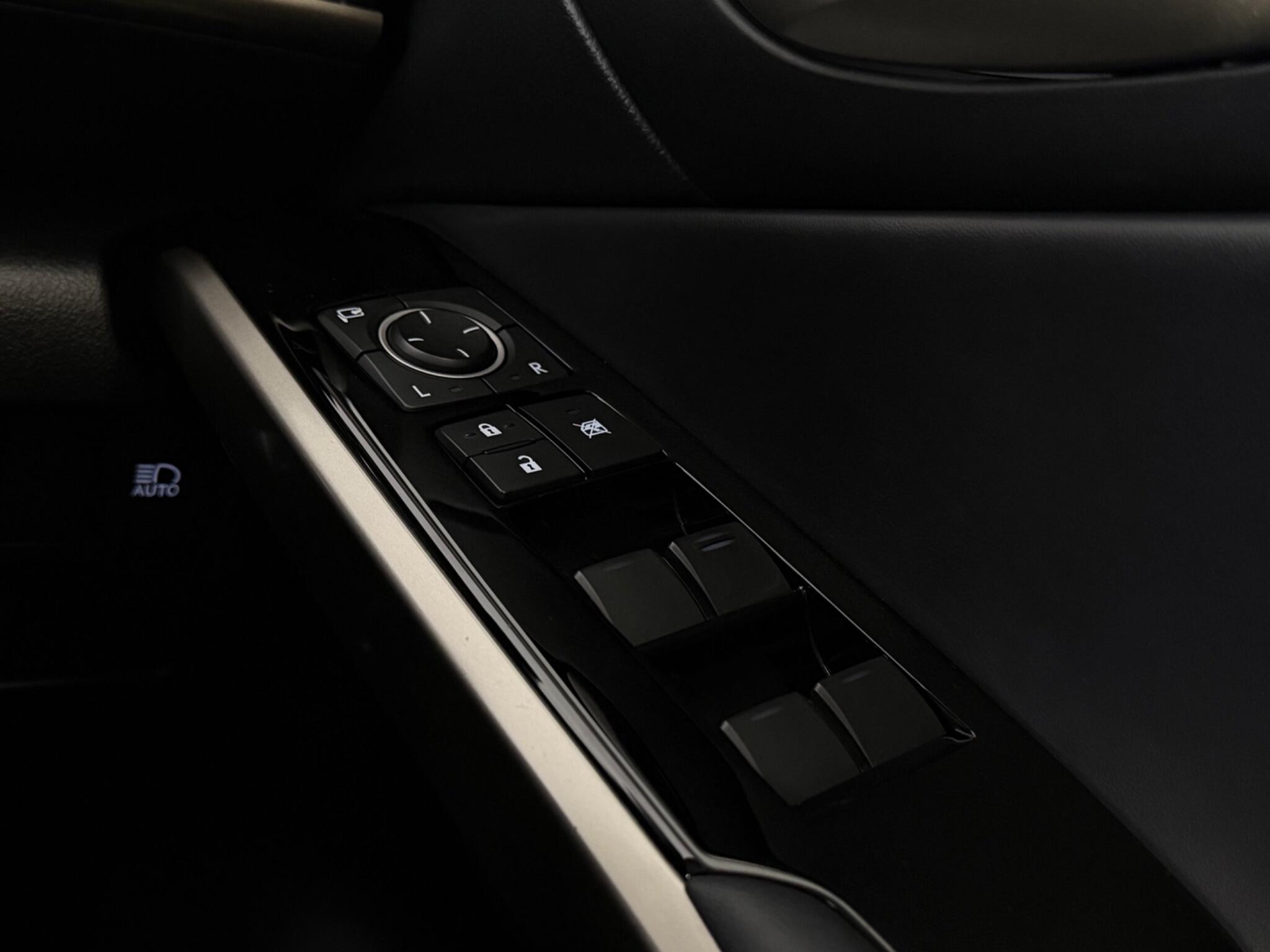 Lexus Is view 16