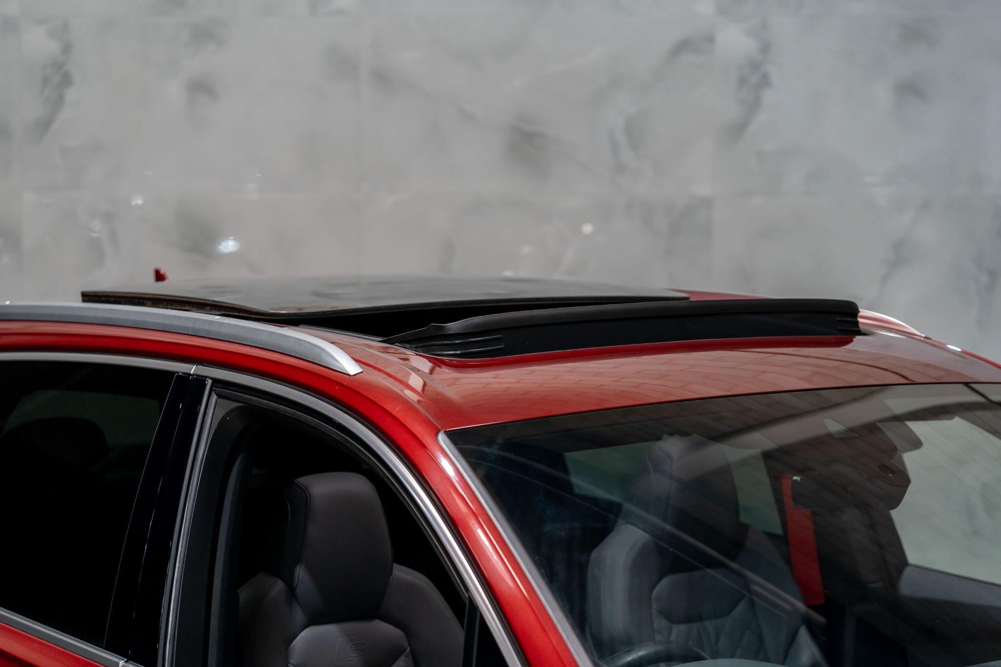 Audi SQ7 view 2