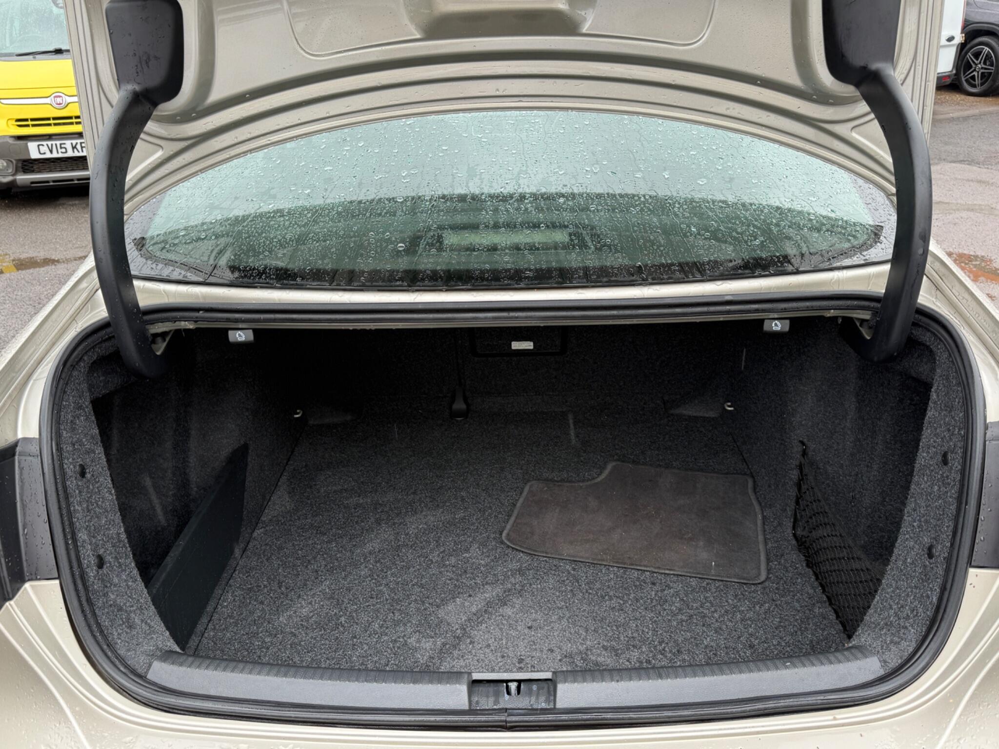 Volkswagen Jetta - Image 43