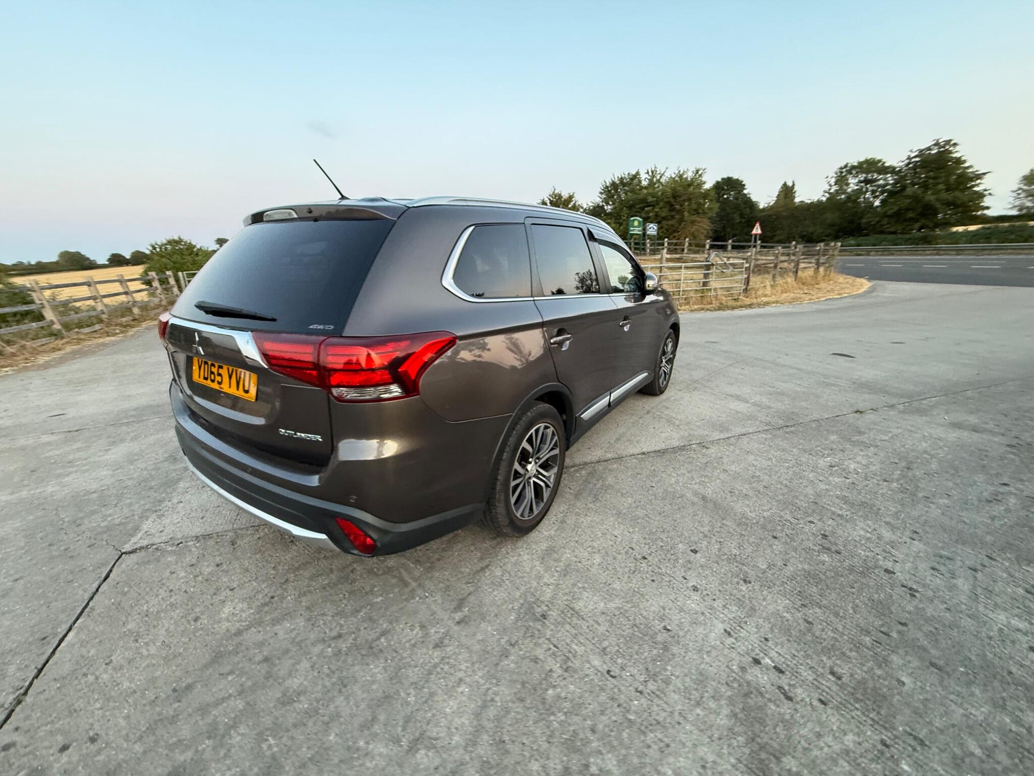 Mitsubishi Outlander 2.2 DI-D GX3 SUV 5dr Diesel Manual 4WD Euro 6 (s/s) (147 ps) — photo 25 of 90