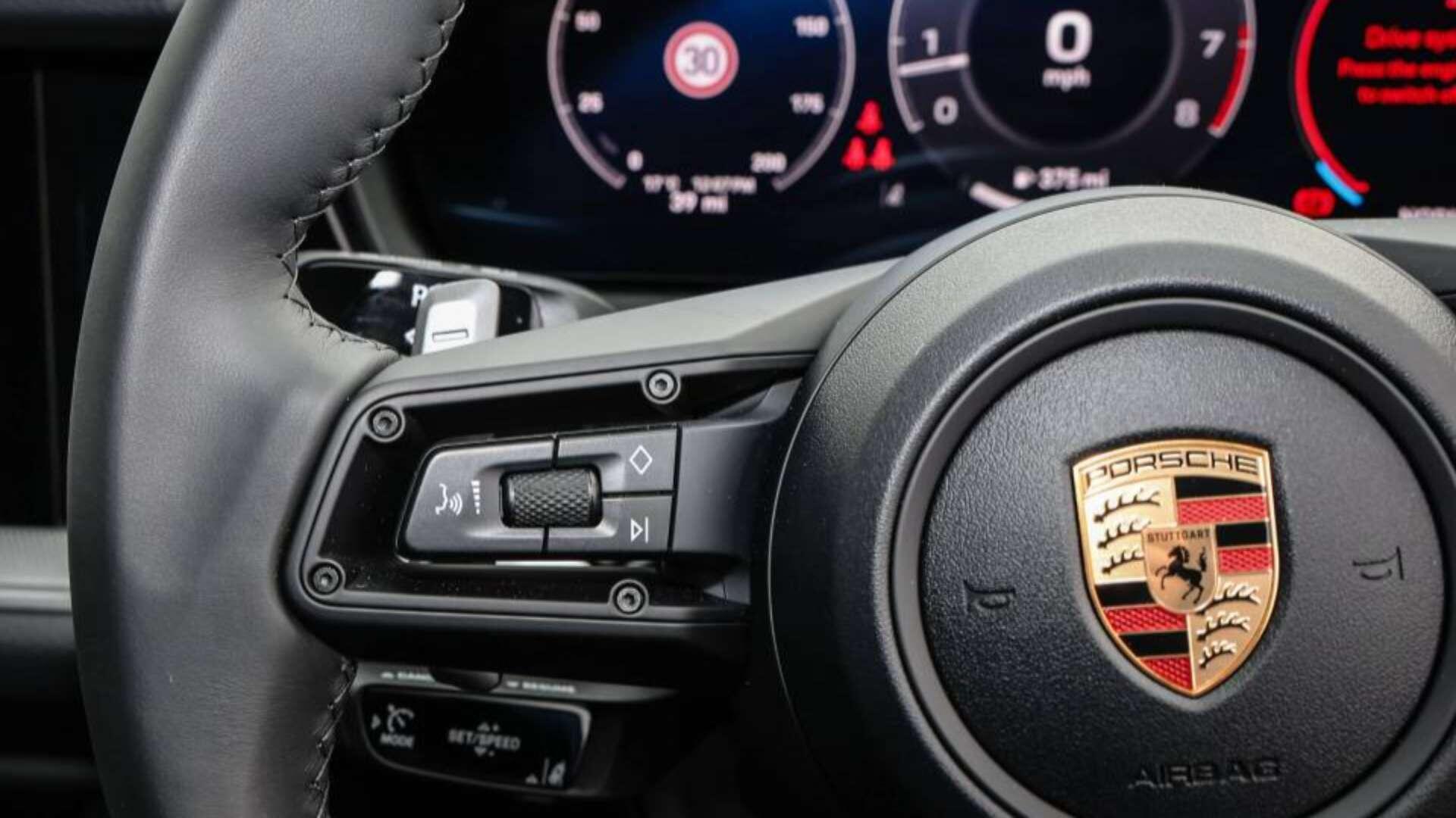 Porsche Cayenne view 19