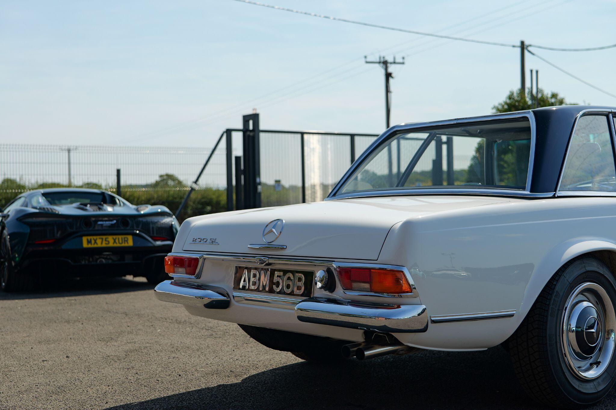 Mercedes-Benz 230 SL view 10