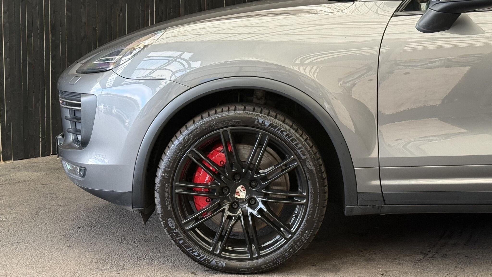 Porsche Cayenne view 33