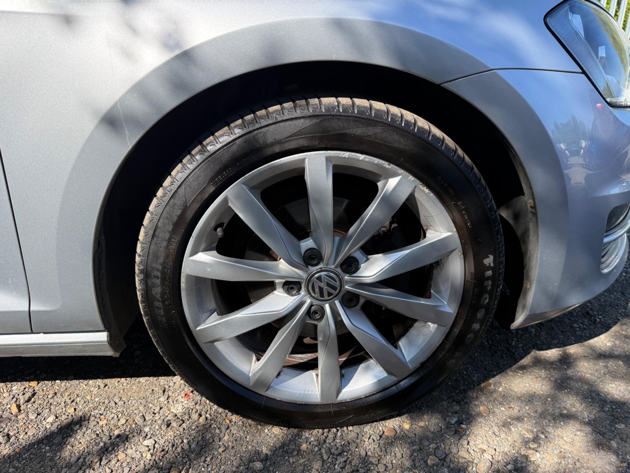 2014 Volkswagen Golf image 34