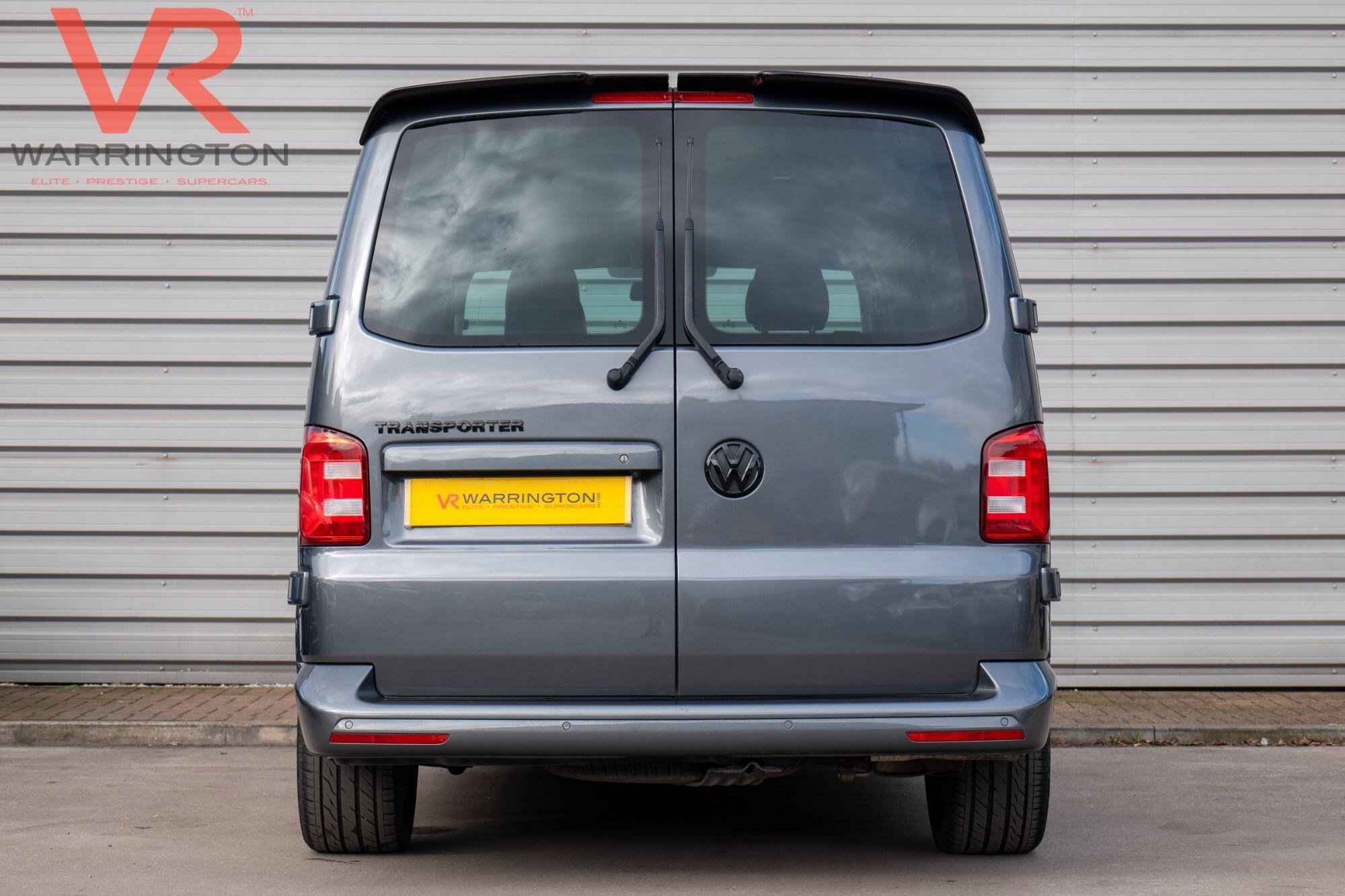 Volkswagen Transporter view 16