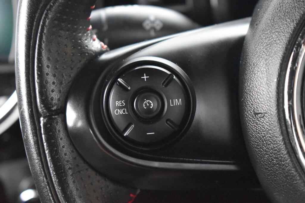 Mini Cooper view 50