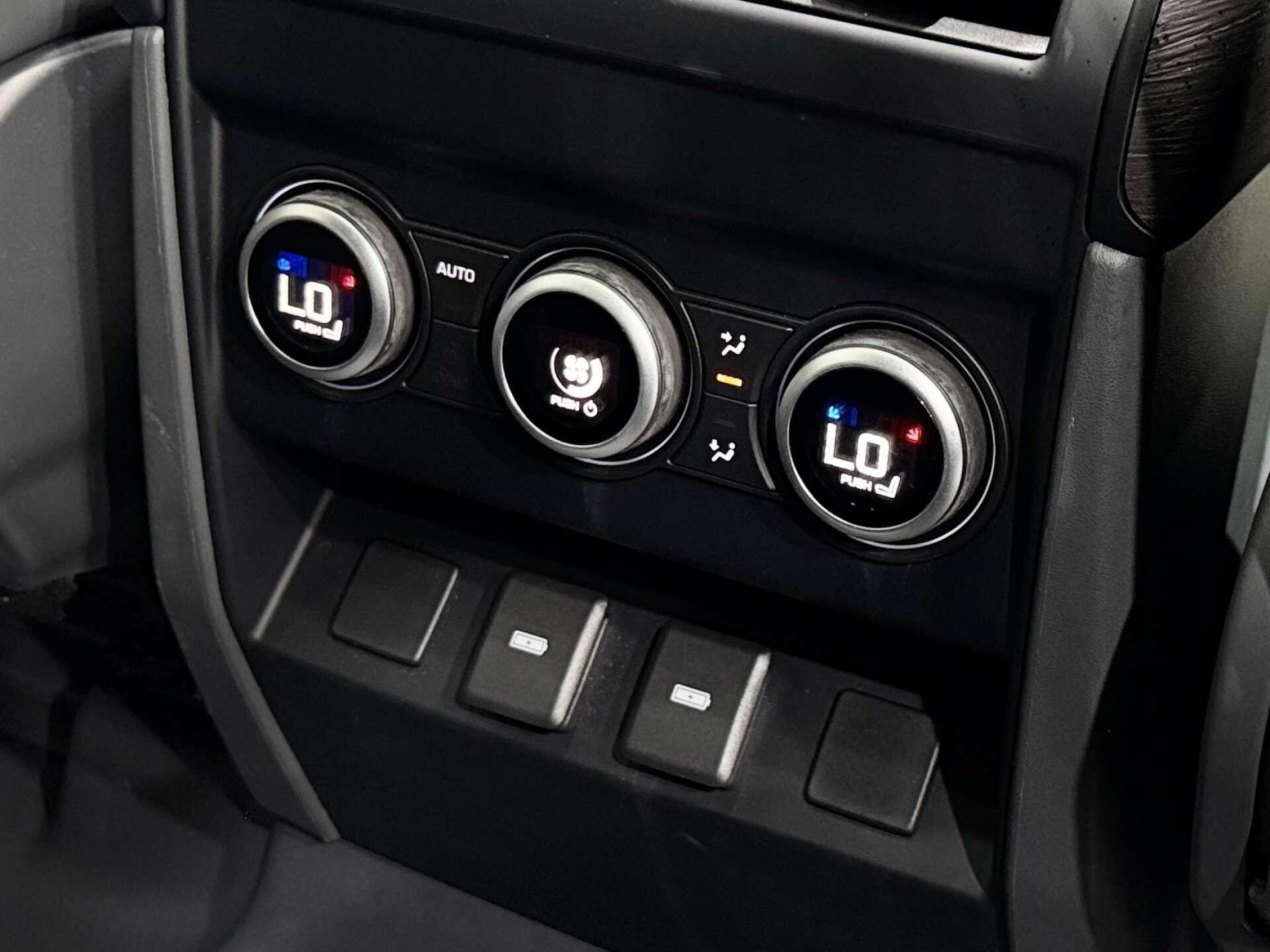 Land Rover Defender view 15