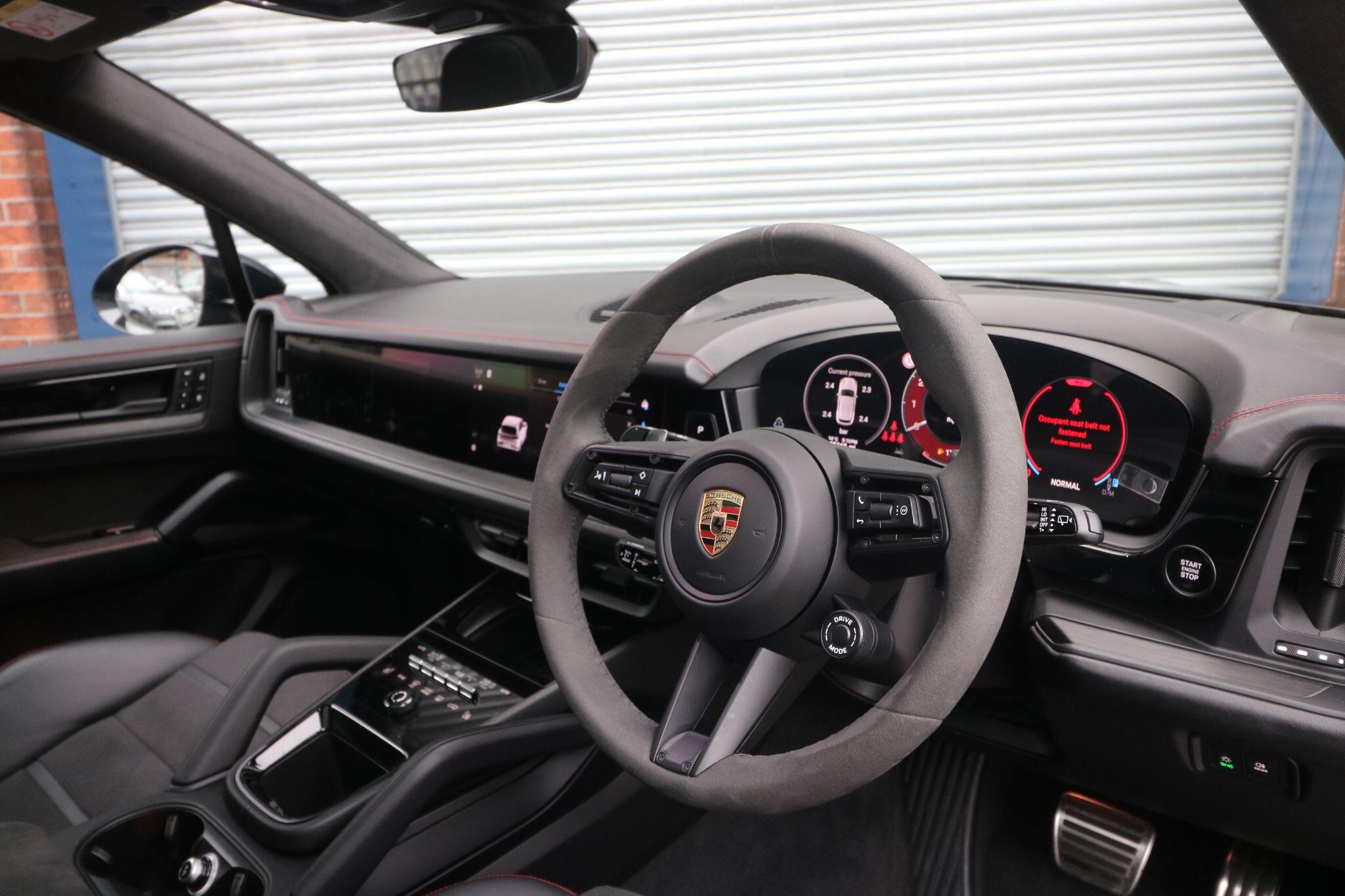 Porsche Cayenne view 16