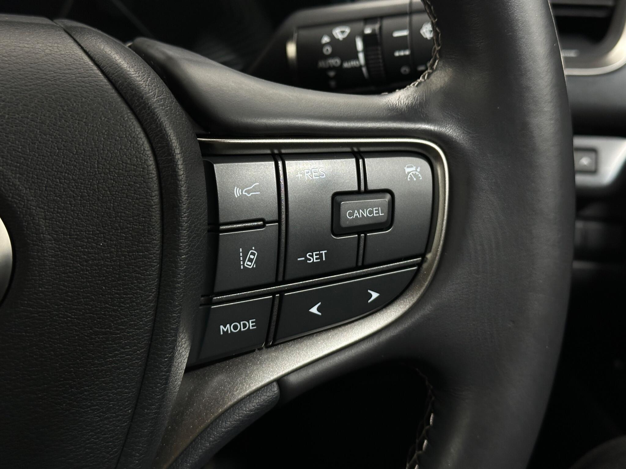 Lexus UX view 16