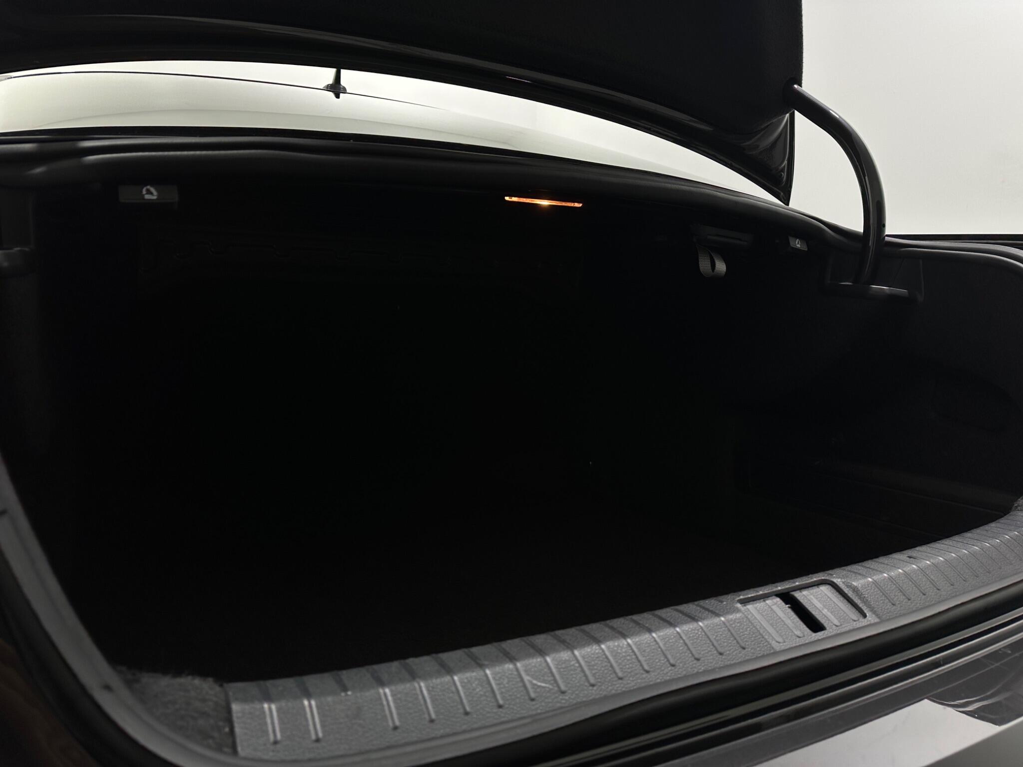 Volkswagen Passat view 47