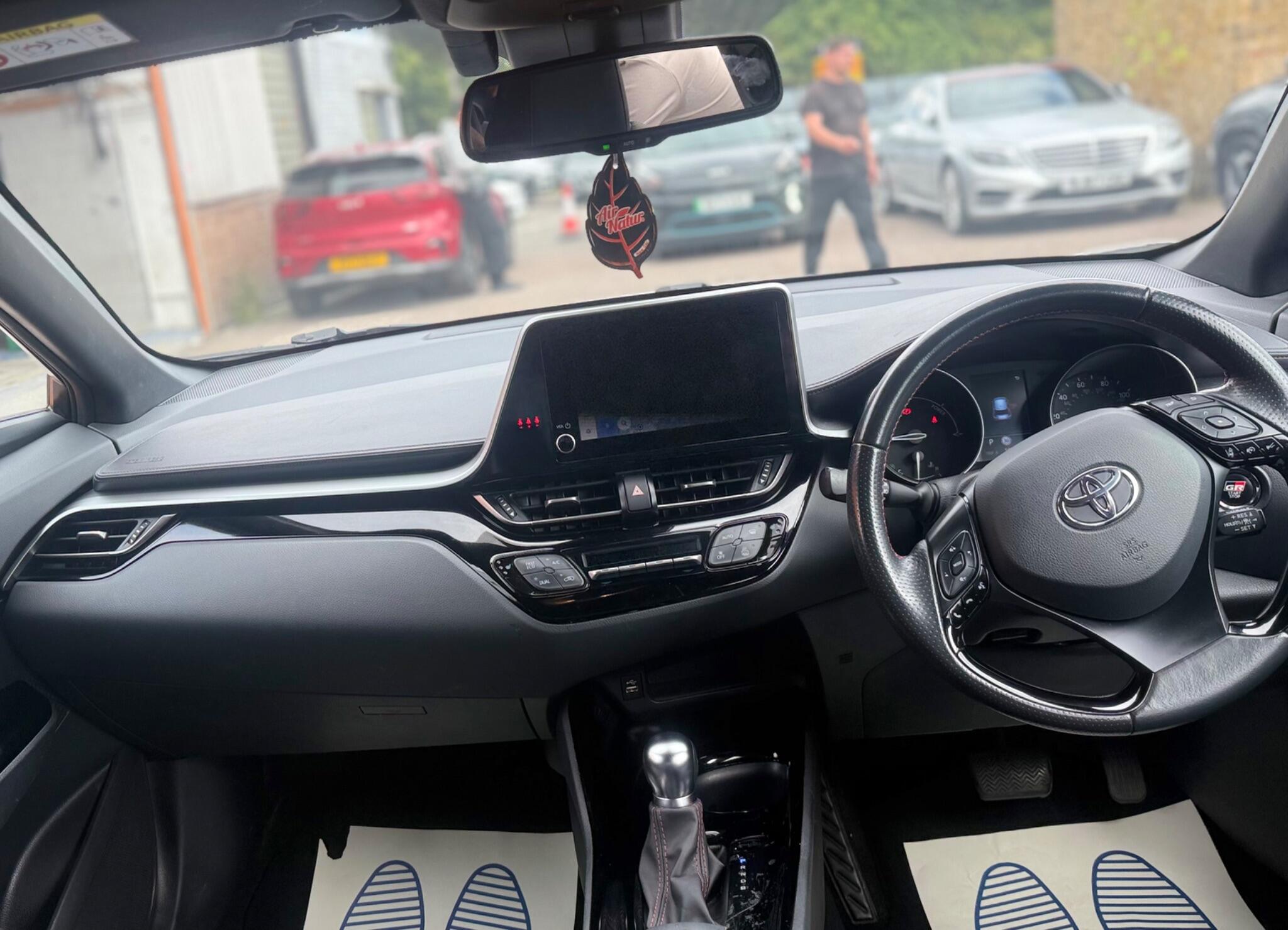 Toyota C-HR view 17