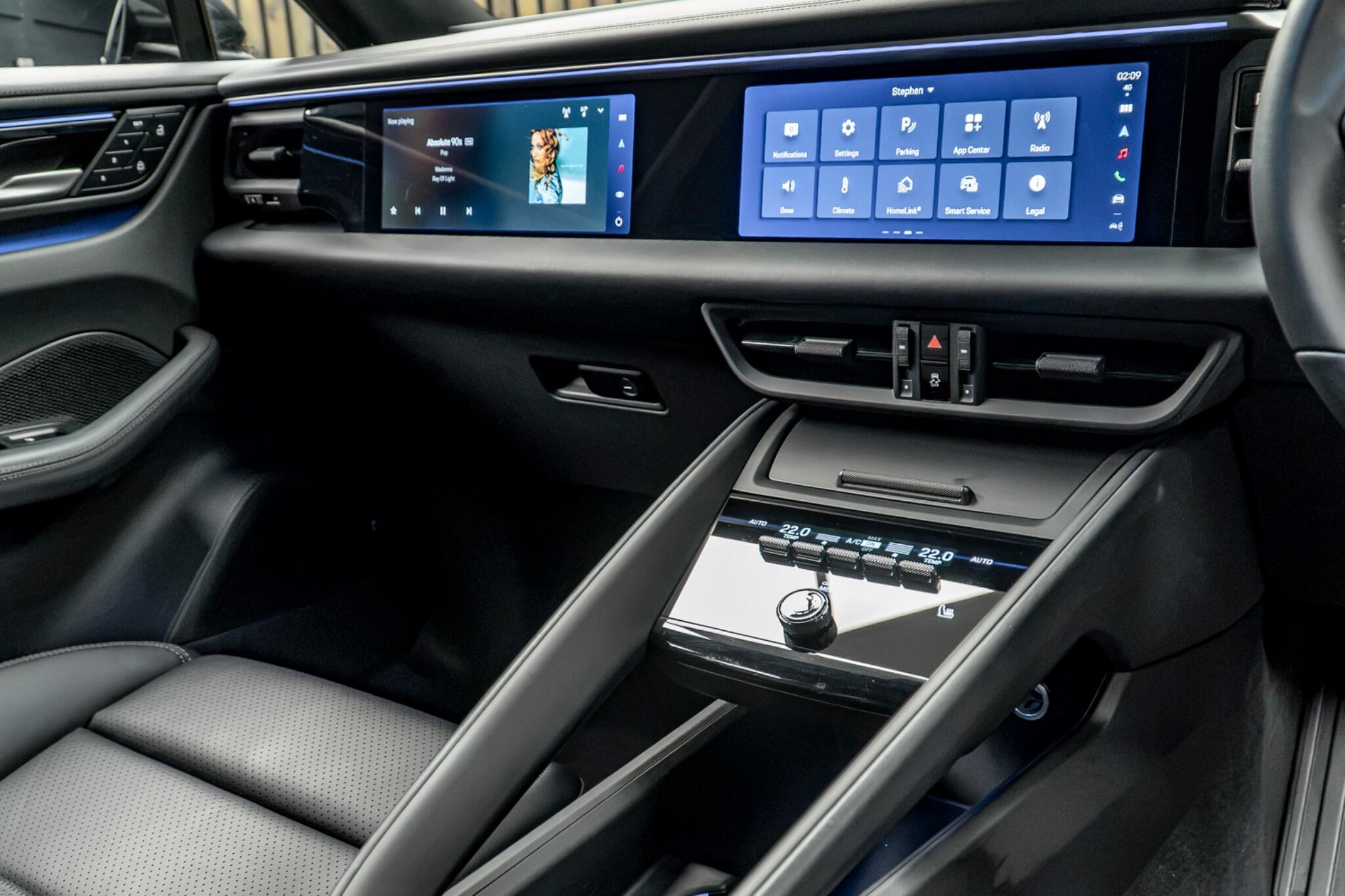 Porsche Macan view 25
