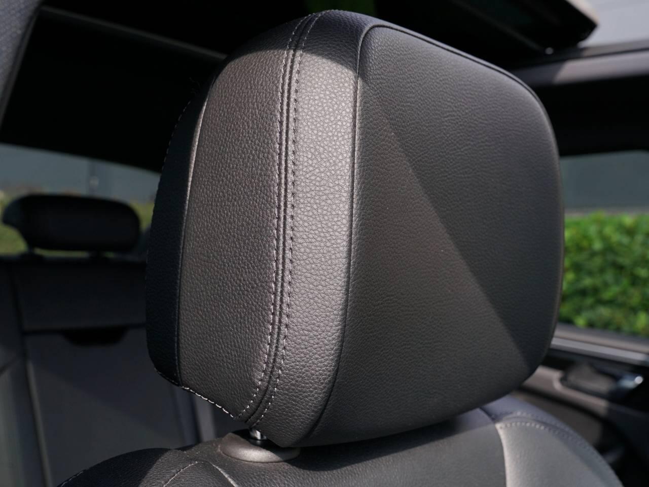 Porsche Macan view 16