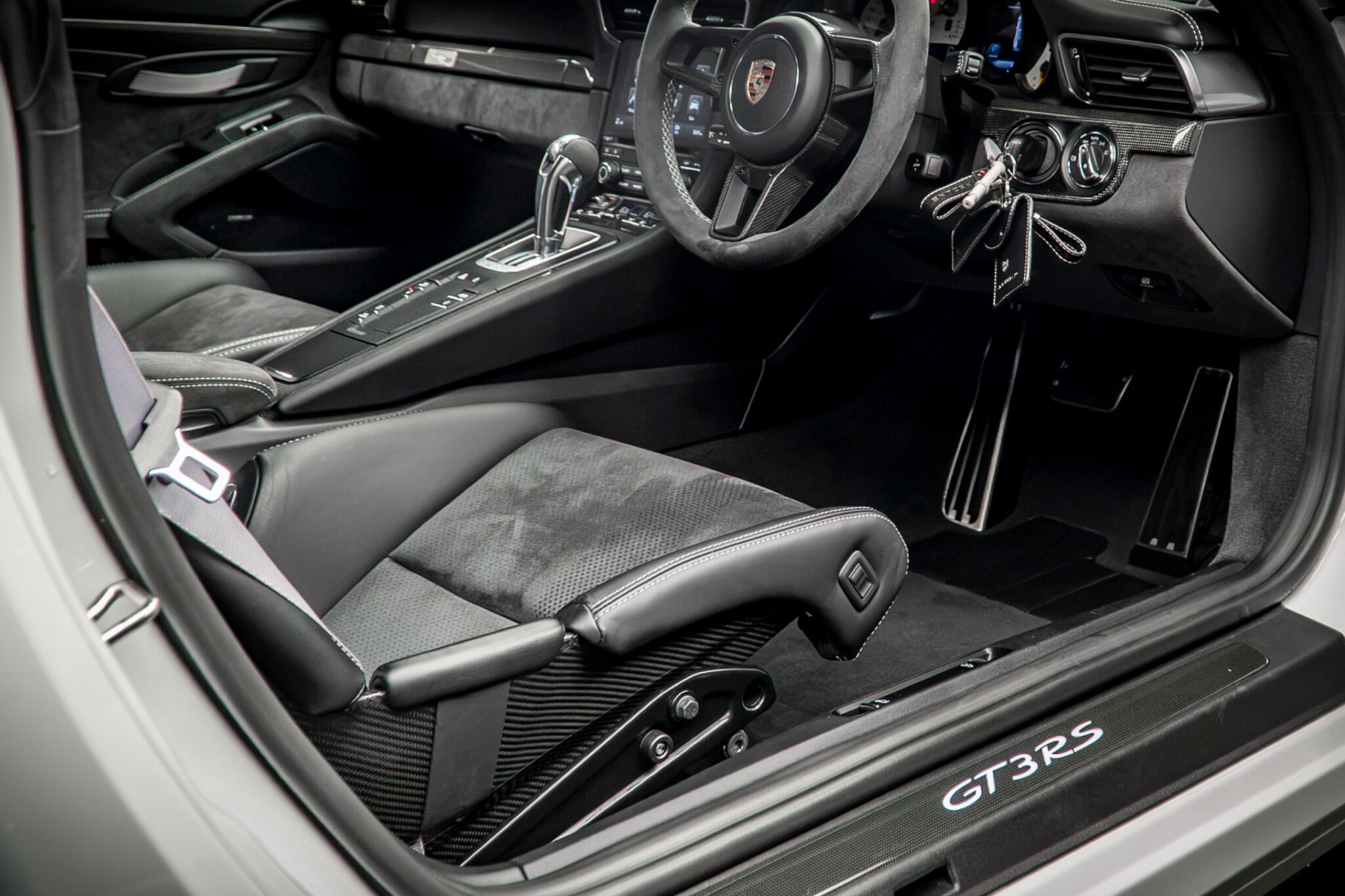 Porsche 911 view 44