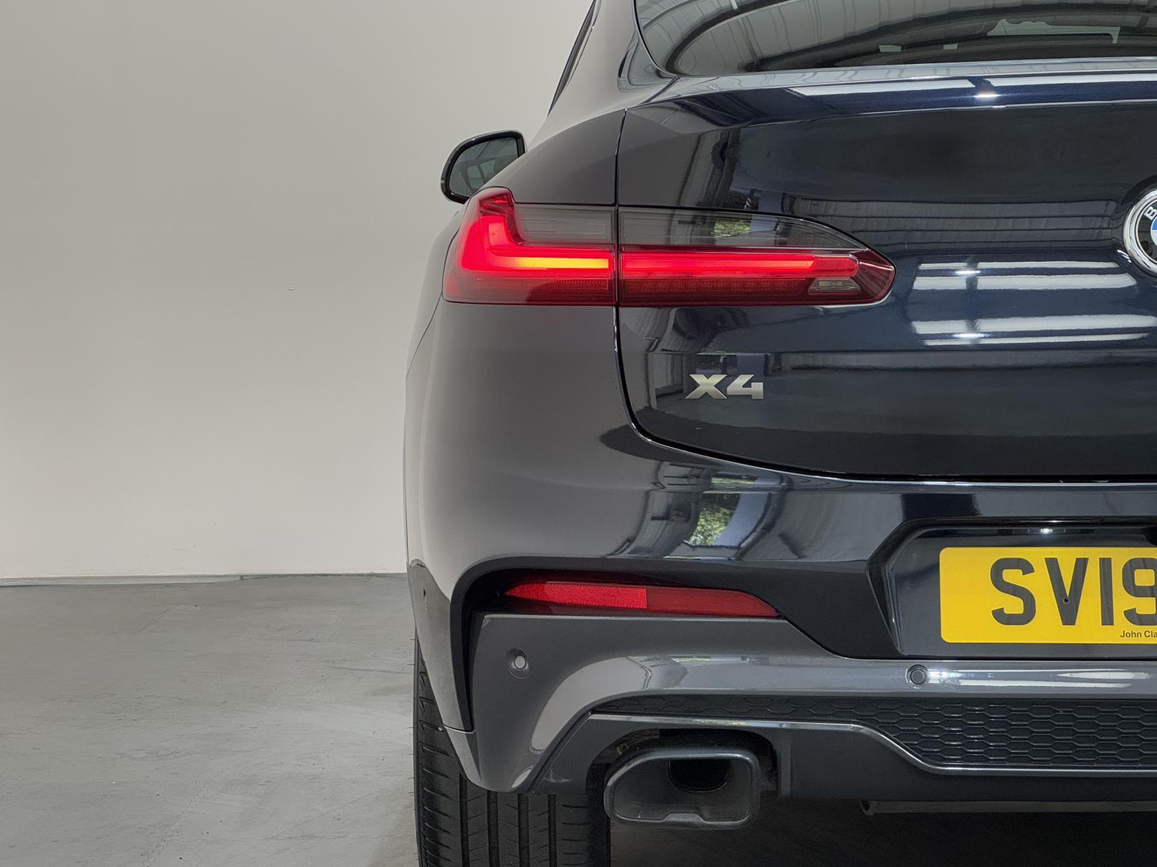 BMW X4 view 14