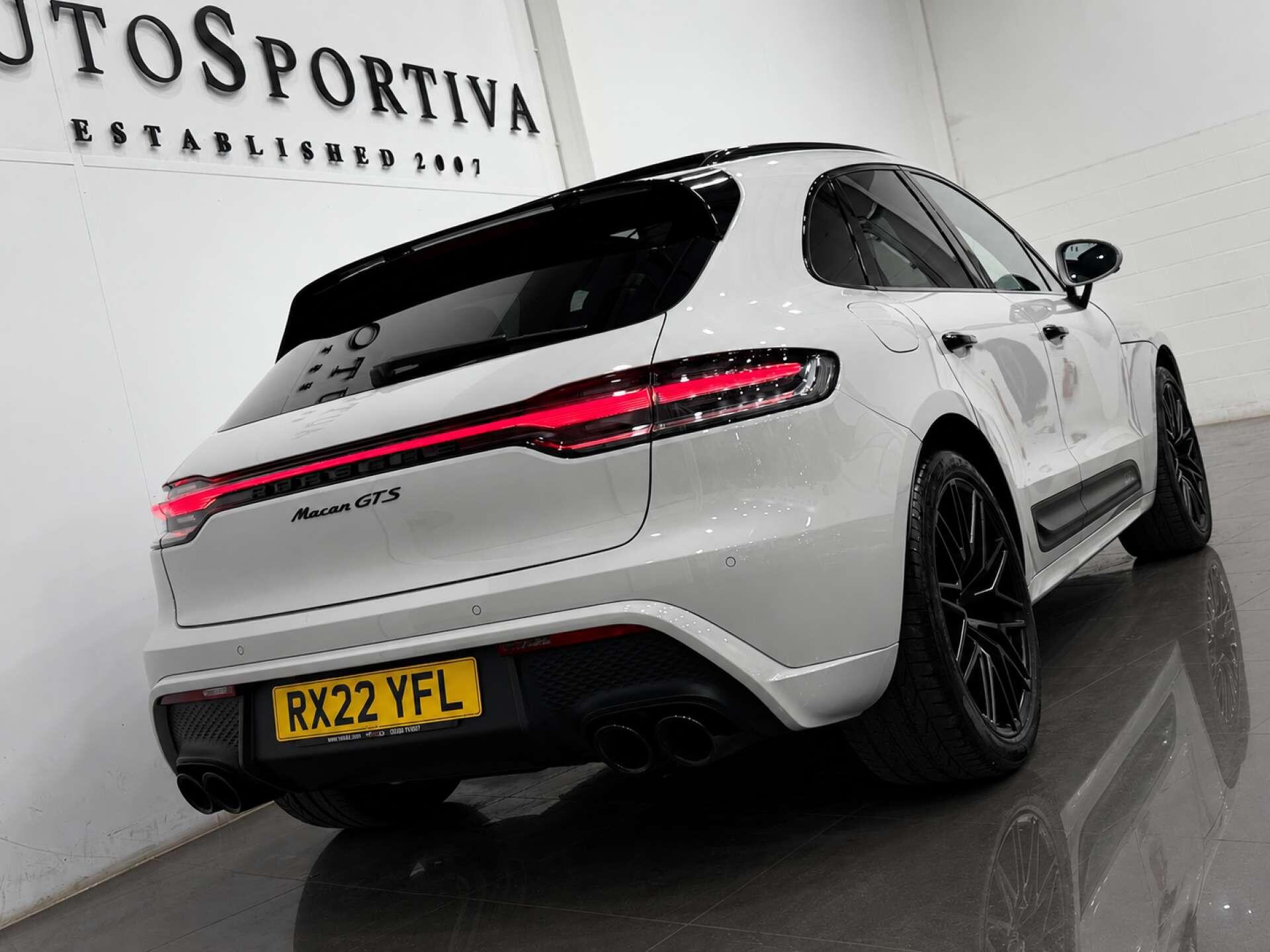 Porsche Macan view 28