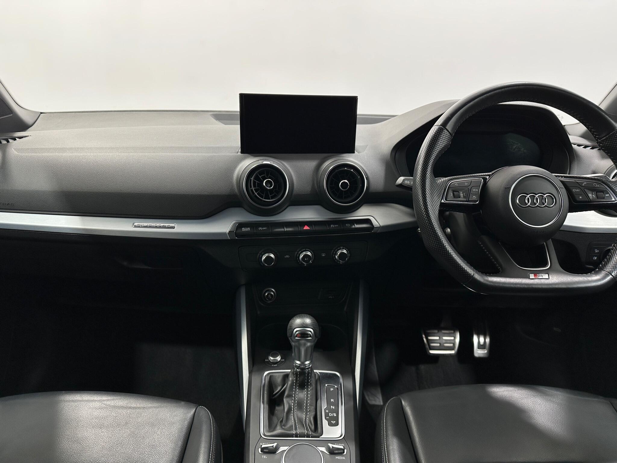 Audi Q2 view 20