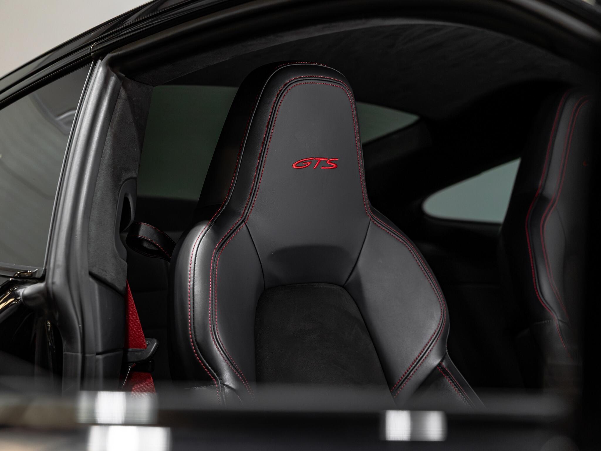 Porsche 911 view 24