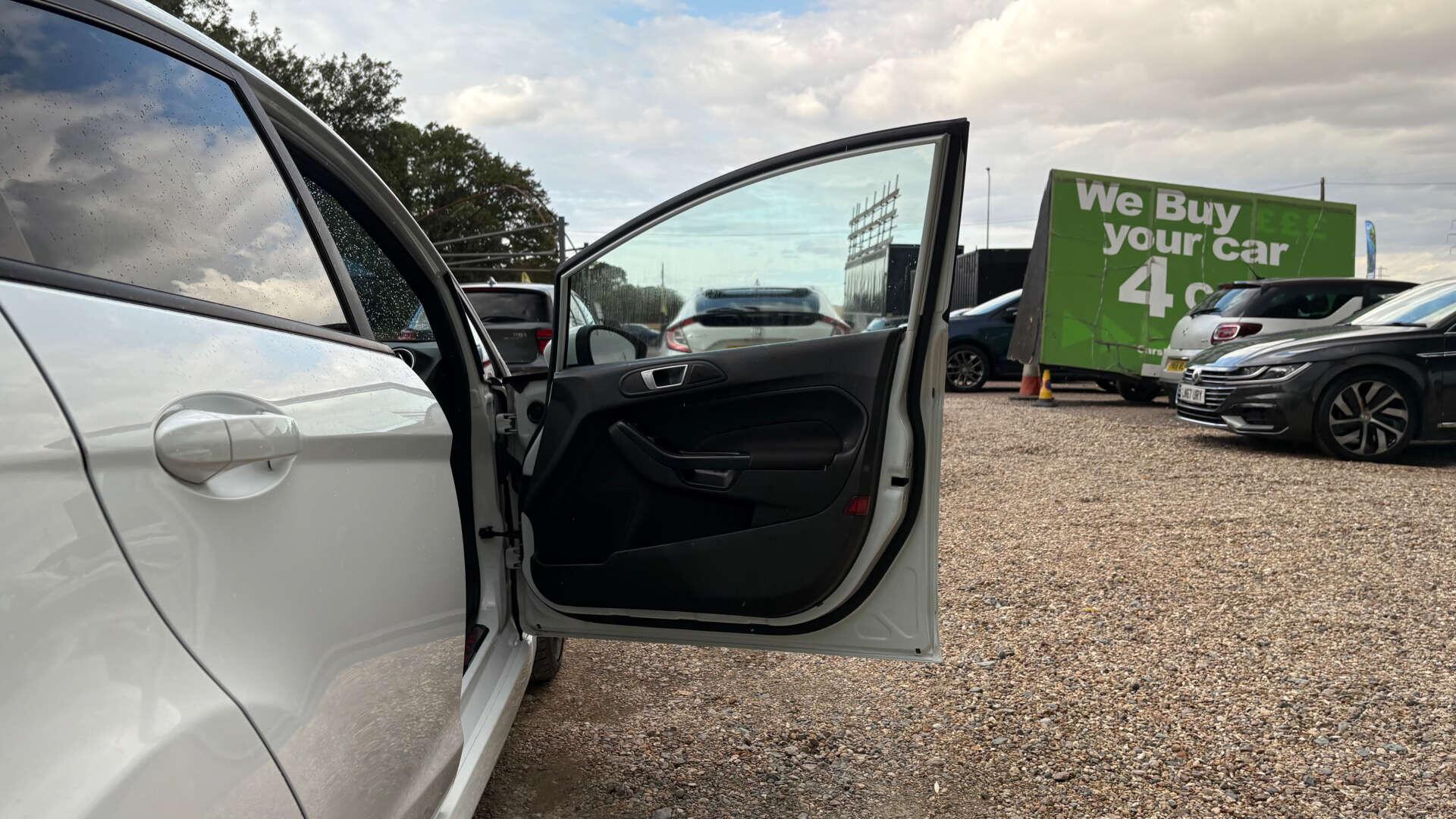Ford Fiesta view 37