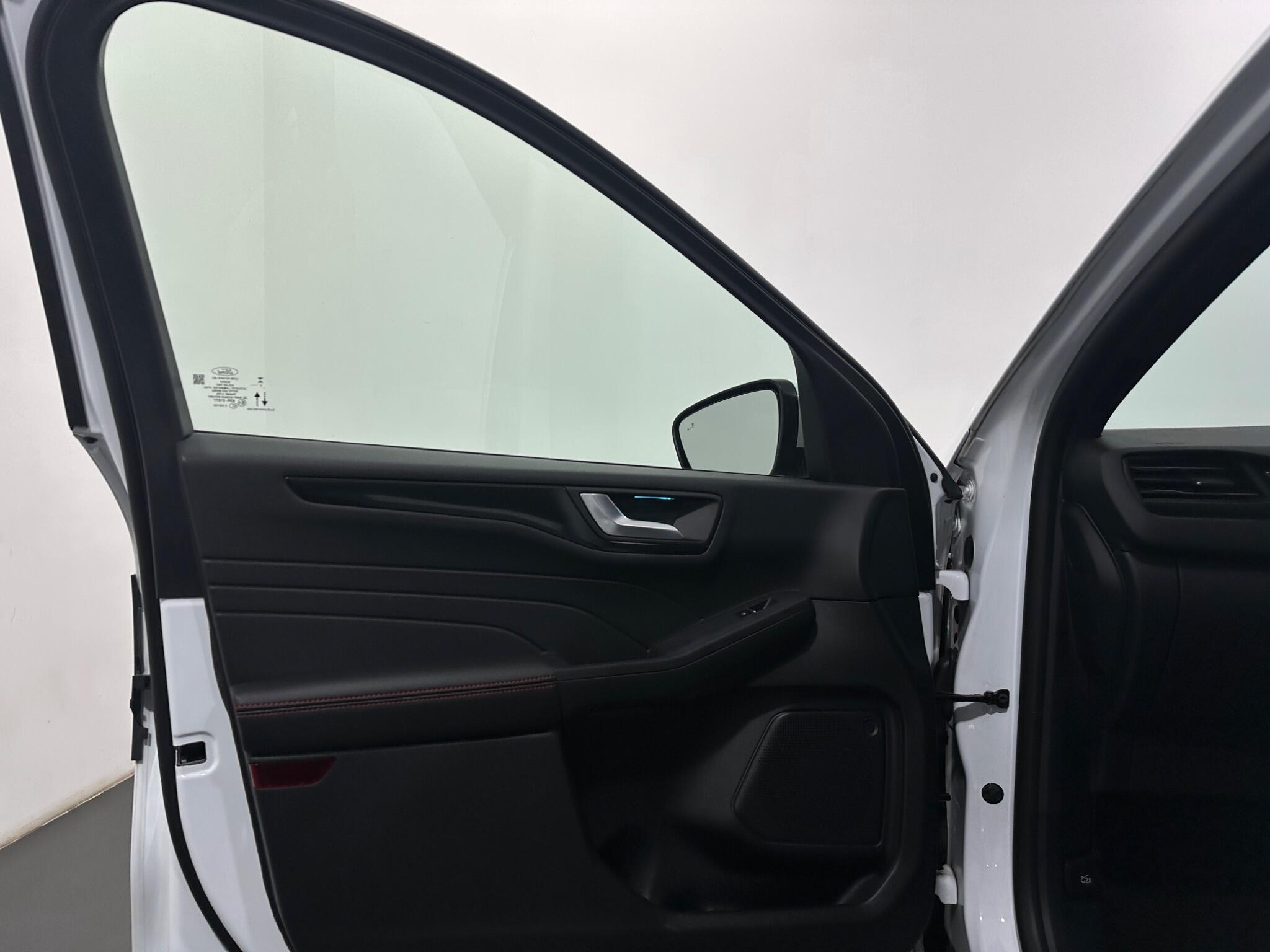 Ford Kuga view 34