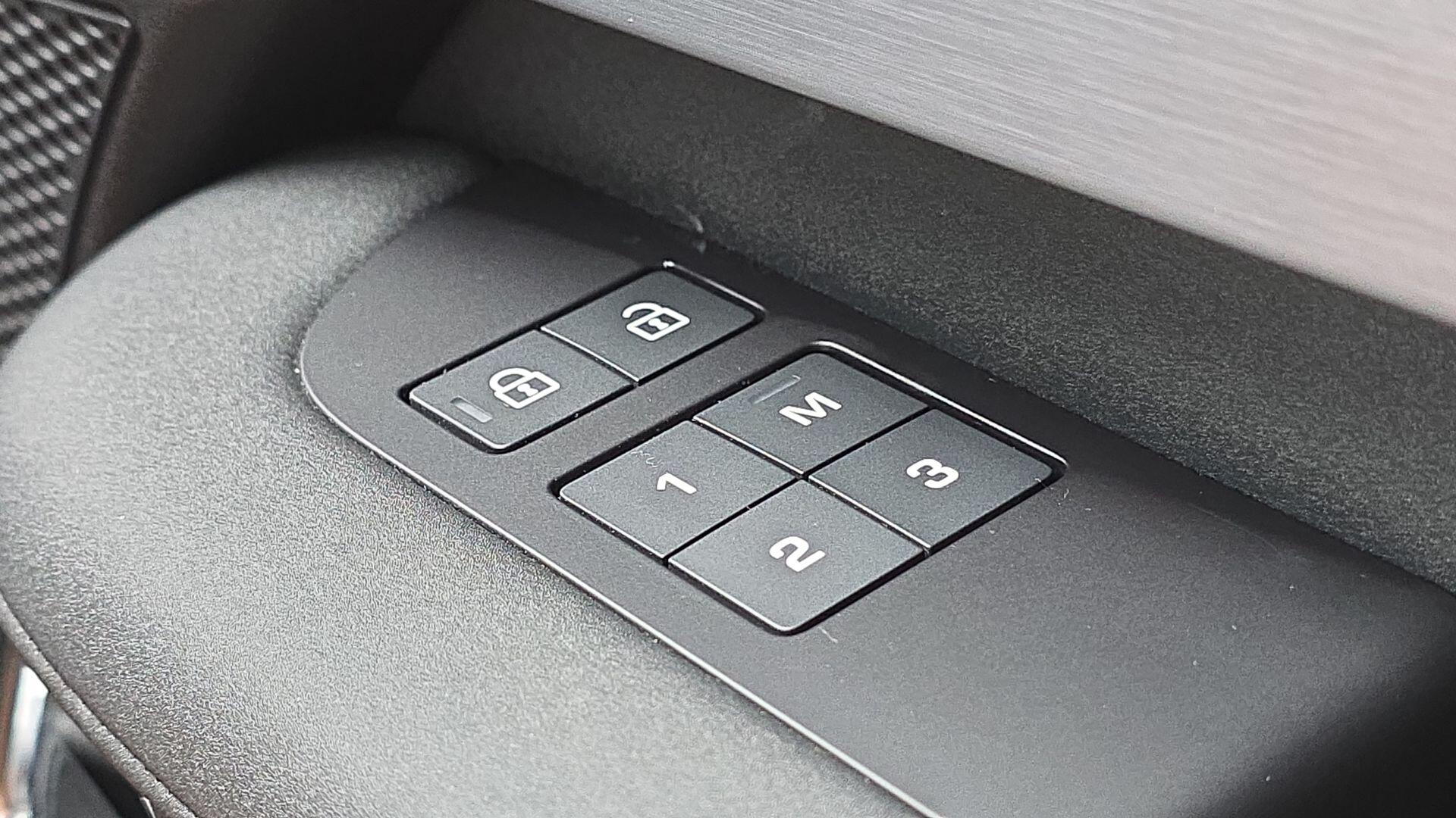 Land Rover Discovery view 27