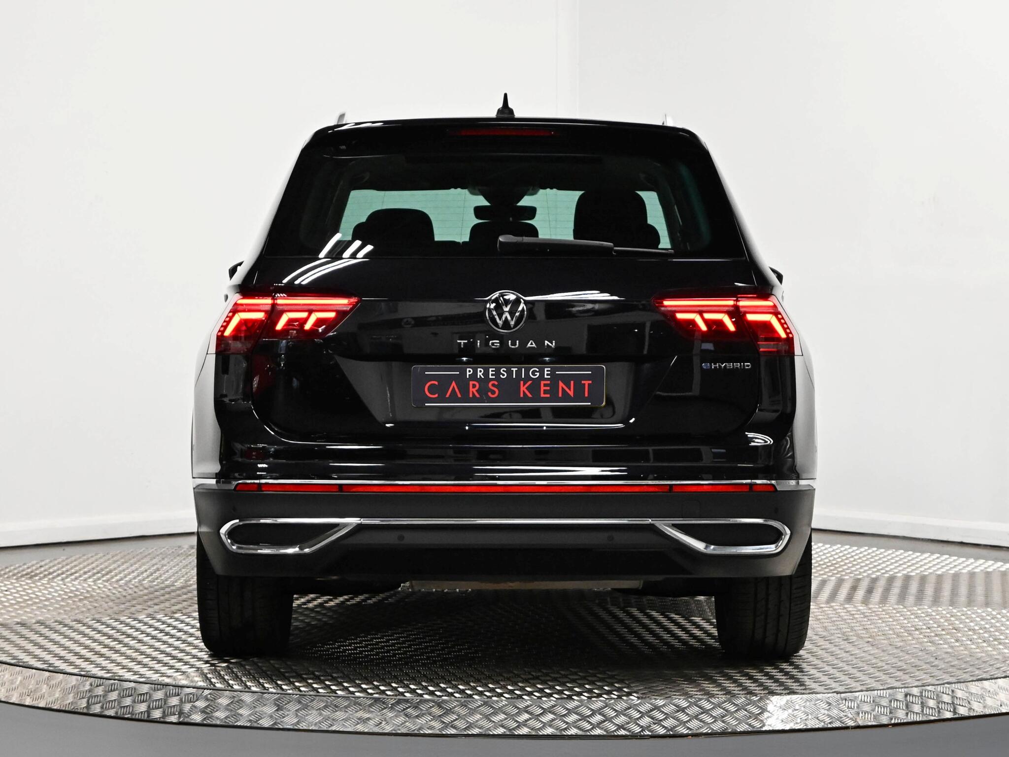 Volkswagen Tiguan view 6