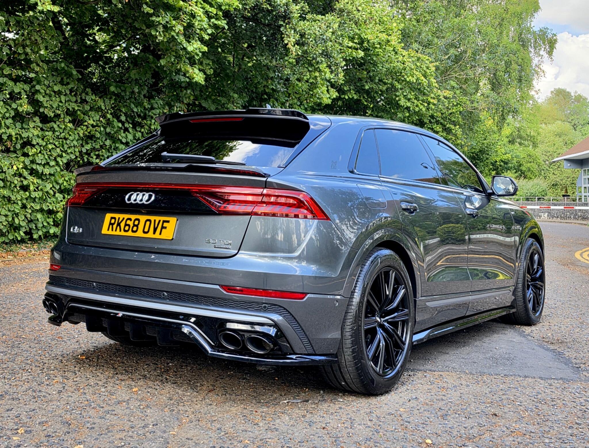 Audi Q8 view 17