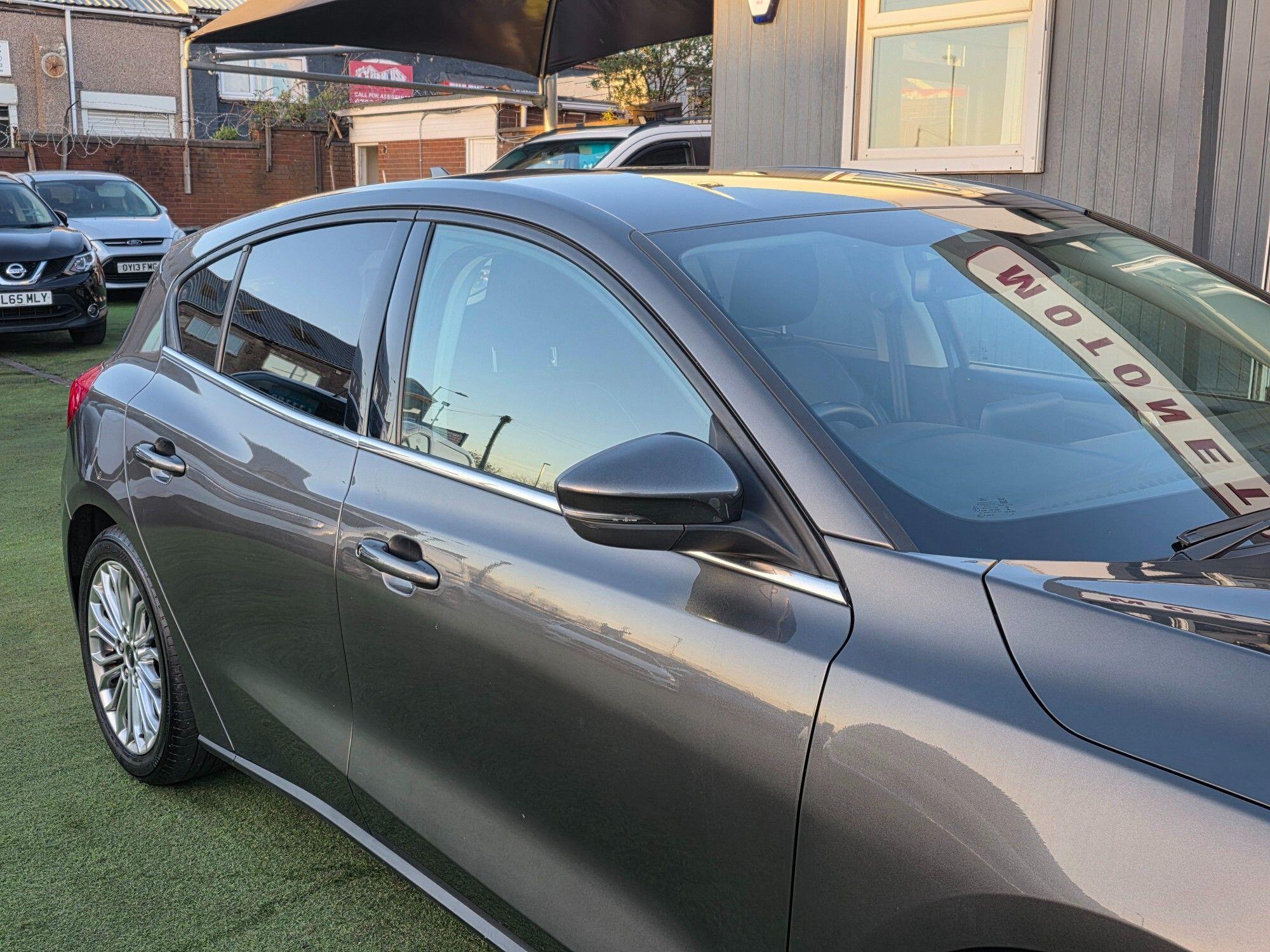 Ford Focus view 10